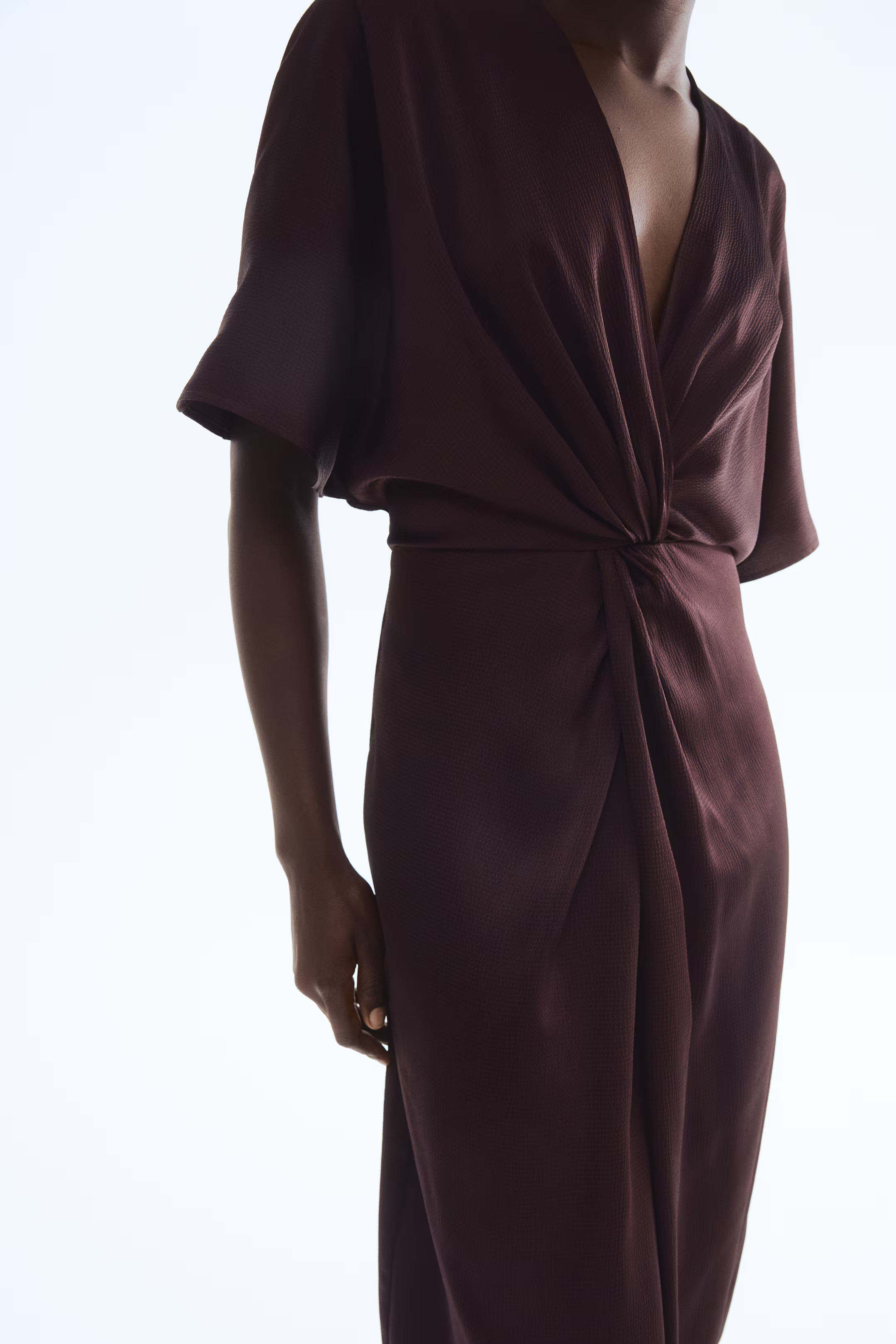 Dress with twist detail | H&M (DE, AT, CH, NL, FI)