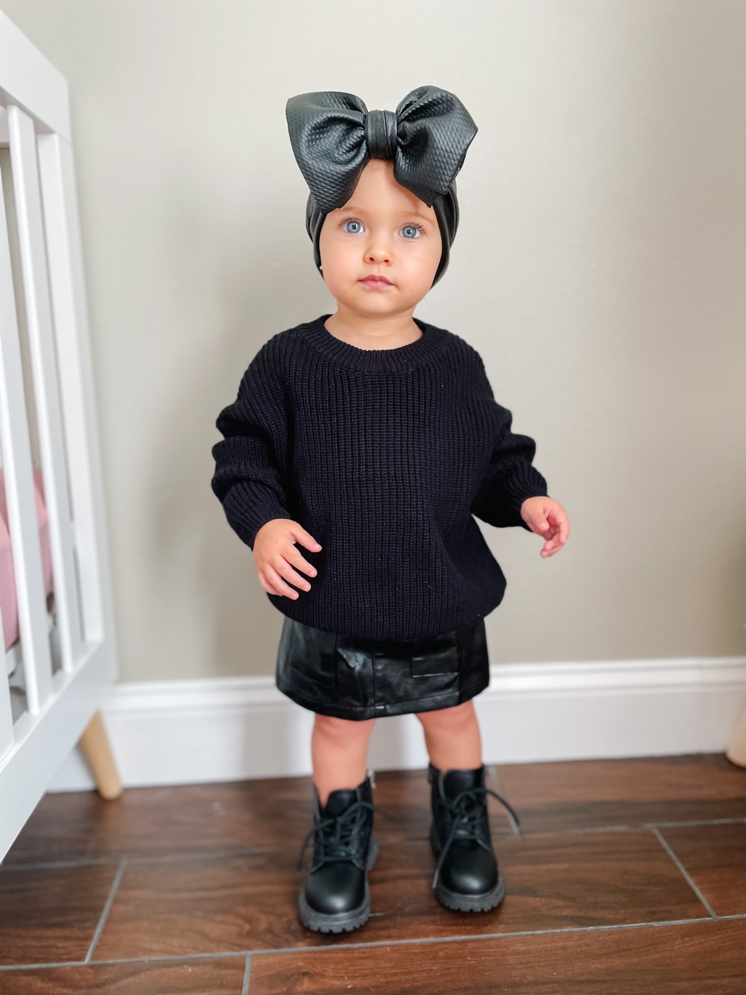 Into the leather 🔥

Bow is from Paisley Bow Co | get a 25% discount with code “LAYLA”



#LTKHoliday #LTKbaby #LTKfamily