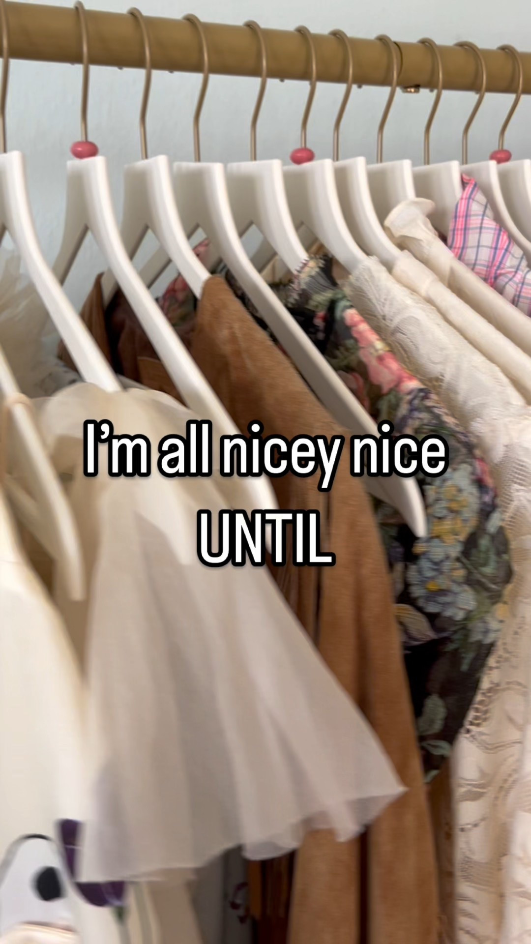 I know I’m all about hangers these days but I’m starting with the foundation 💗 having uniform hangers is the easiest way to upgrade your closet and for you to see all of your clothes 