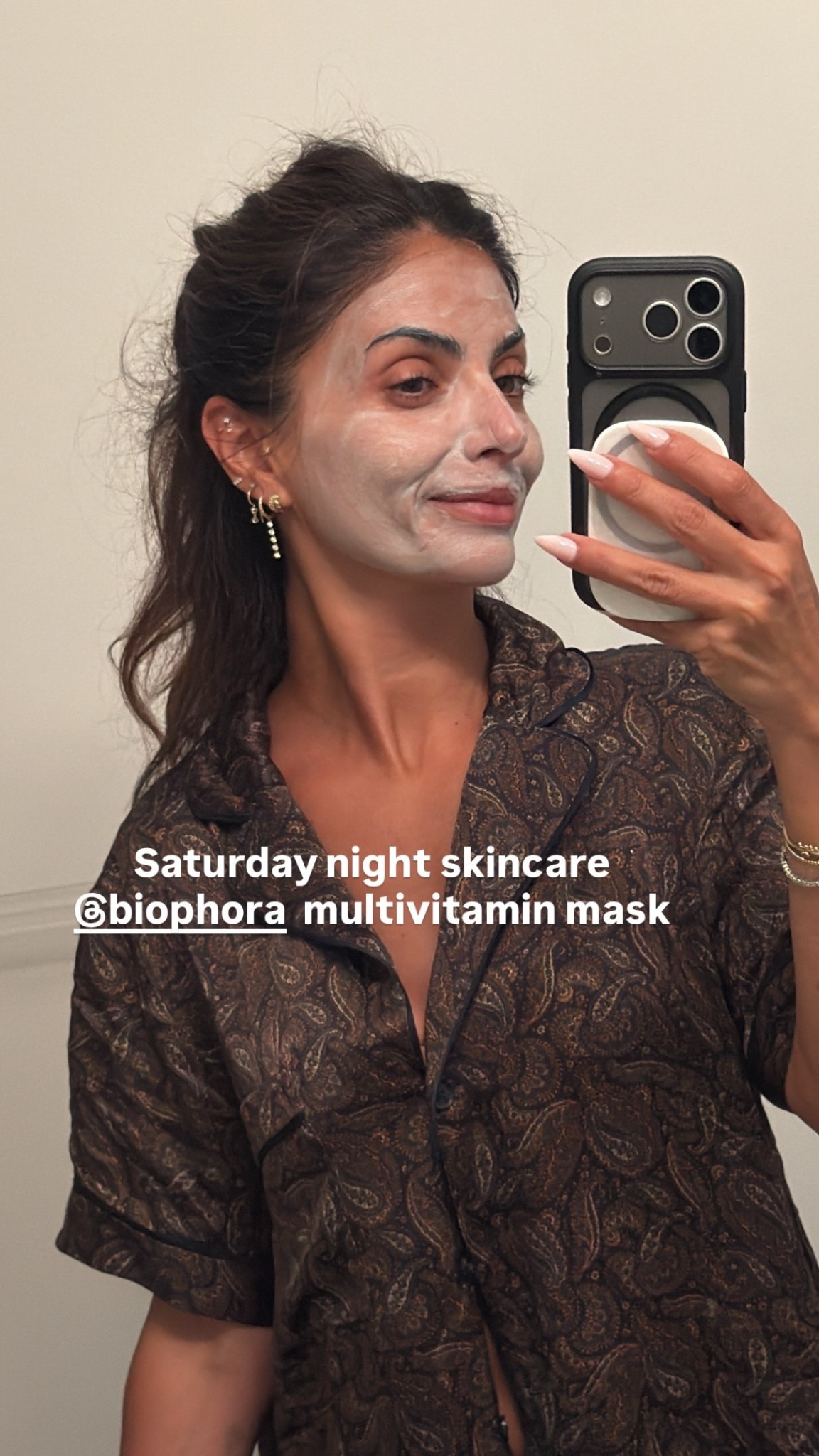 Saturday night skincare
@biophora  multivitamin mask