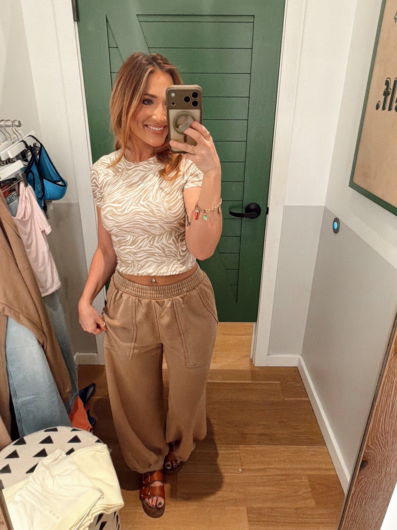 I love a good airport outfit! ✈️ Comfy enough for the flight, cute enough for the arrival ✨👏🏼

#traveloutfit #airportoutfit #vacationoutfit

#LTKTravel #LTKootd #LTKMothersDay