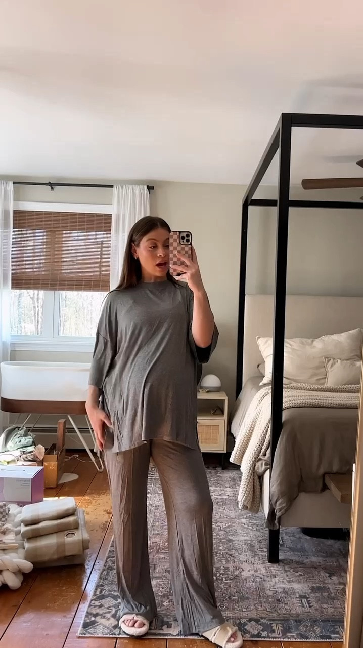 Comfy lounge set that’s bump friendly but not maternity! Will be living in this postpartum 👶🏼🕊️

#LTKbump #LTKstyletip #LTKbaby