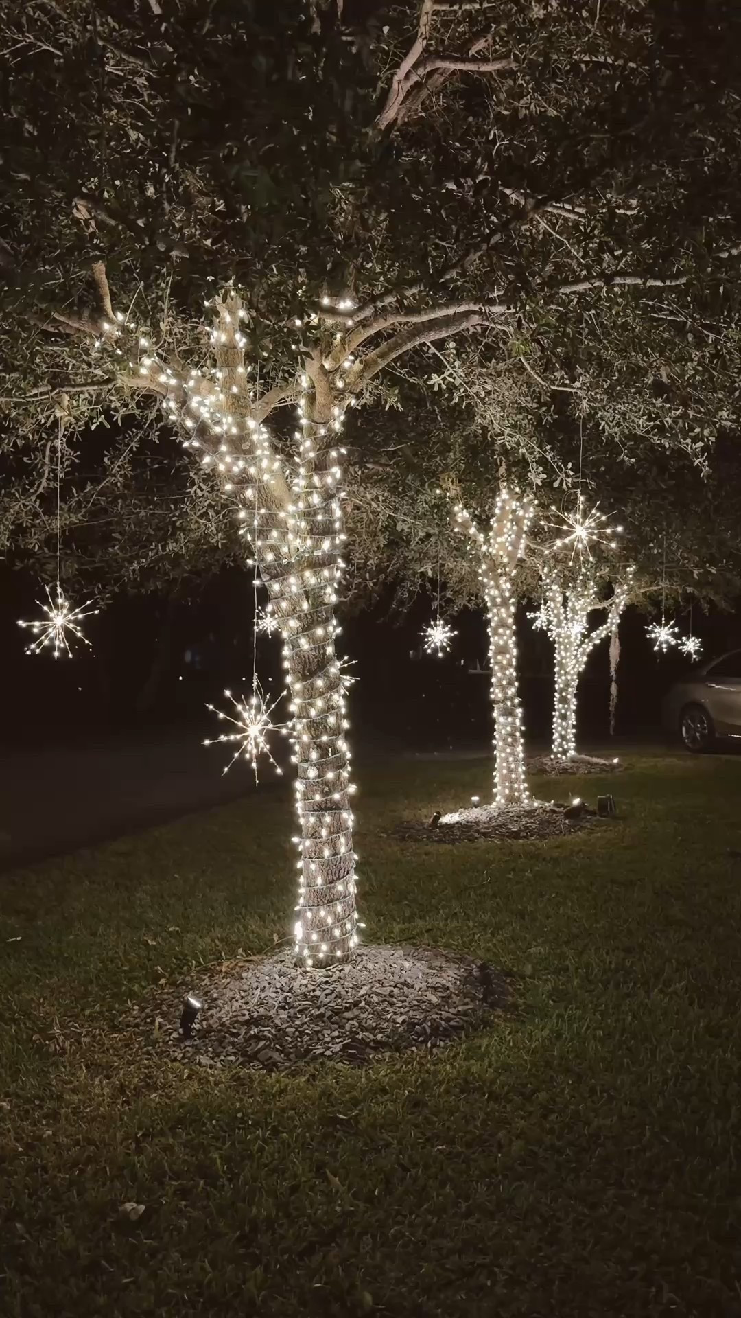 Our Christmas lights went up this weekend and I can’t wait to show you, but I am linking all of the lights that we use here including these gorgeous starburst that I am obsessed with! They even twinkle ✨🤍

#ChristmasLights #OutdoorChristmasLights #OutdoorChristmasDecor #ChristmasDecorations #ChristmasLights #TwinkleTrees #TwinklingLights #Starburst #OutdoorLights #HomeDepot