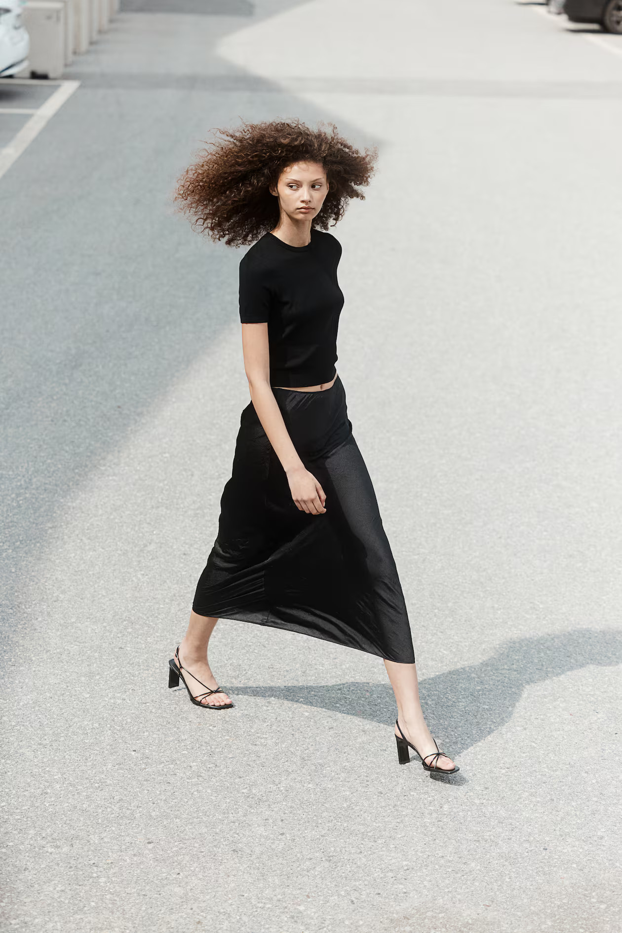 Jupe maxi en satin froissé - Taille régulière - Longue - Noir - FEMME | H&M FR | H&M (FR, IT, ES, PT, BE)