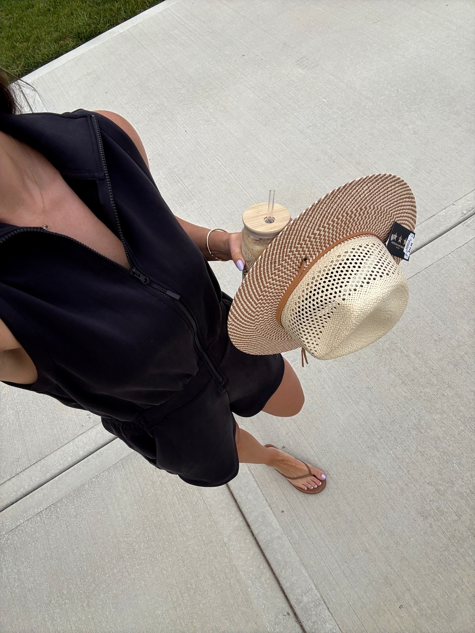 okkkk this romper!? no notes! wearing my true size but it’s a little loose, size down for a more TTS fit! flip flops I’ve had for 4 years, obsessed & 1/5 the price of my tkees 😮‍💨
@walmartstyle #walmartstyle#walmartpartner
