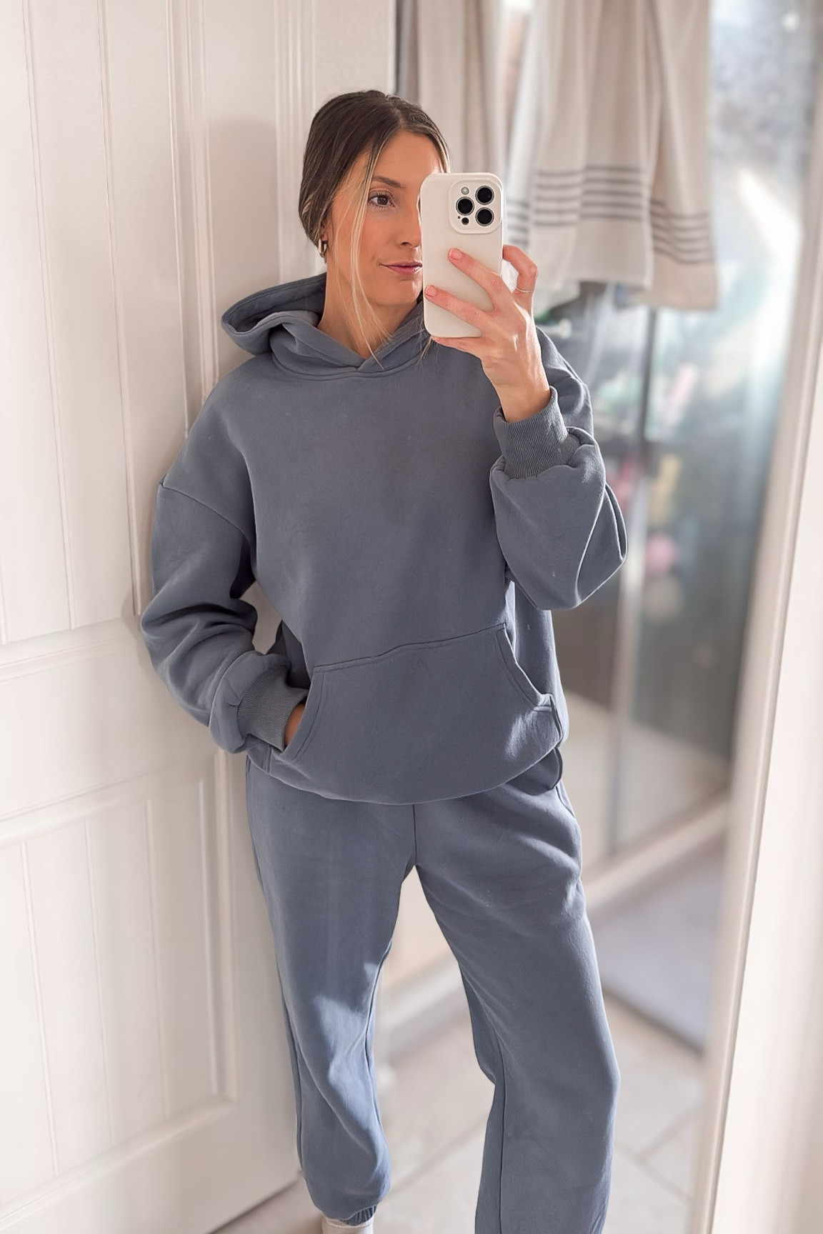 Sweatsuit, longest, Amazon lounge, wfh outfit, joggers set, 

Wearing size mediumm