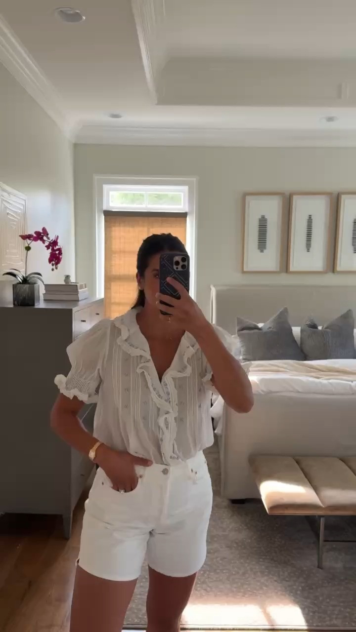 This blouse fits perfectly

tts: M

tuckernuck, citizens shorts, denim shorts, white denim shorts, doen tops, doen, doen clothing, summer fashion, summer outfits, grace white 

 

#LTKgrwm #LTKootd #LTKSeasonal