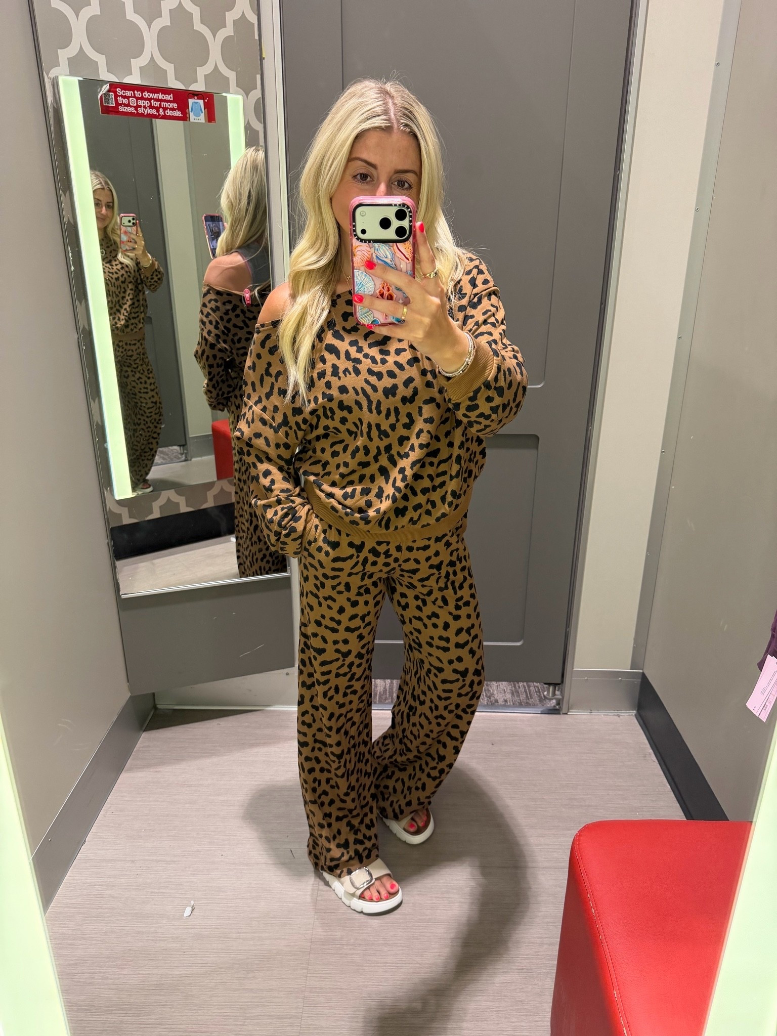 New leopard matching set!
Size small
Sandals tts