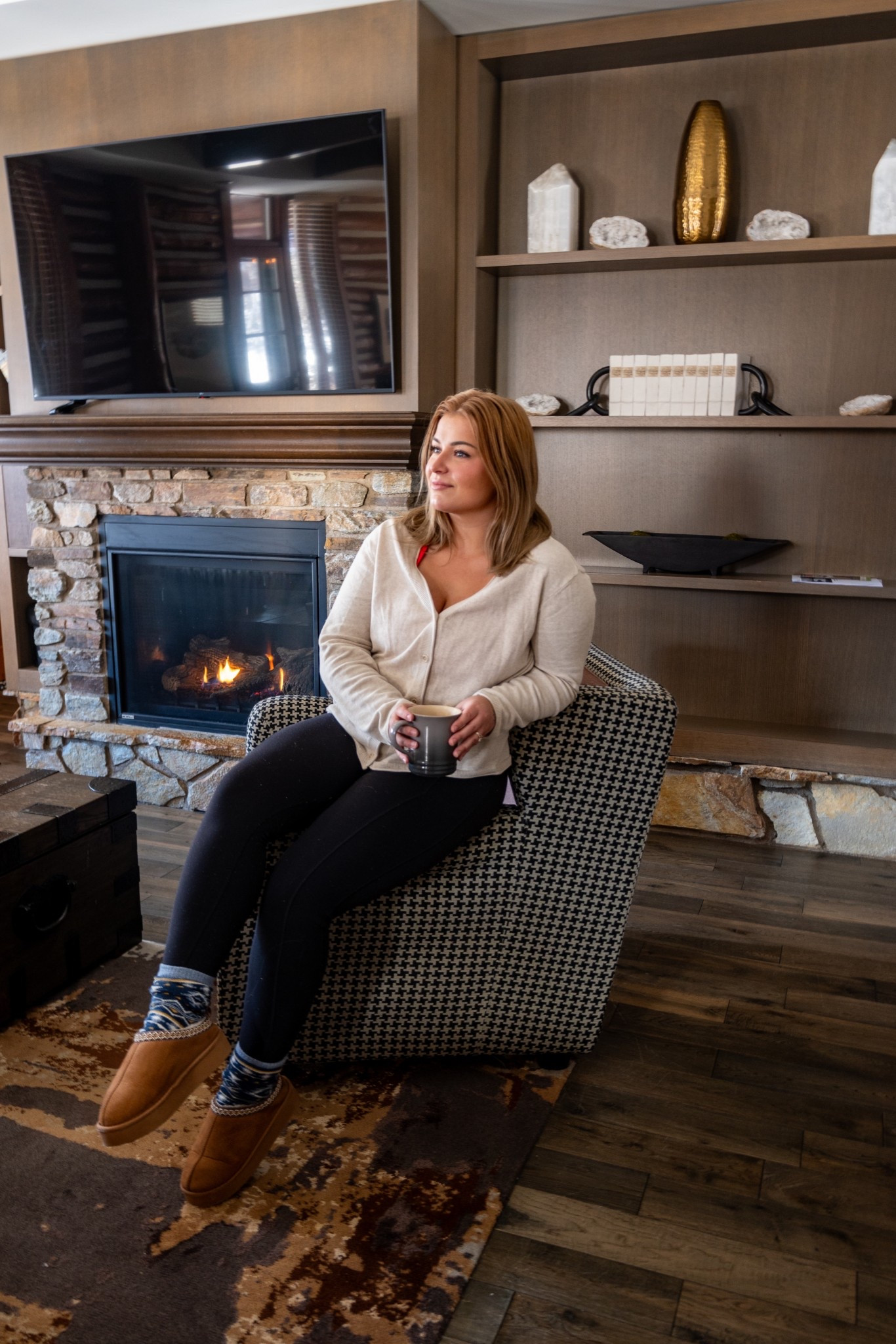 Cabin getaway wearing some basics 🤍 

#LTKTravel #LTKActive #LTKFindsUnder100