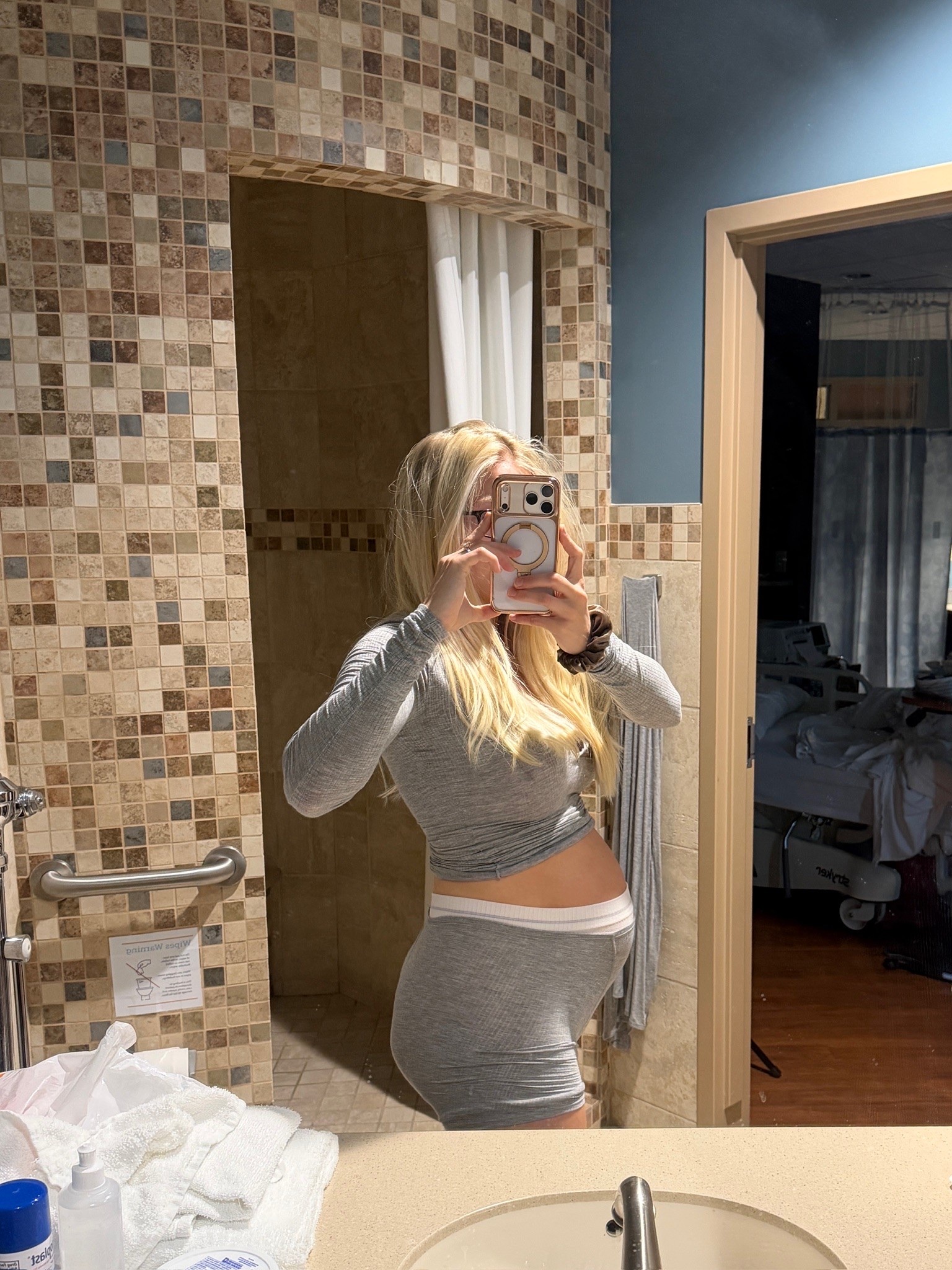SIZE: med in top & bottom! #kathleenpost

Postpartum outfit, hospital outfit, newborn baby

#LTKmomlife #LTKBump #LTKBaby
