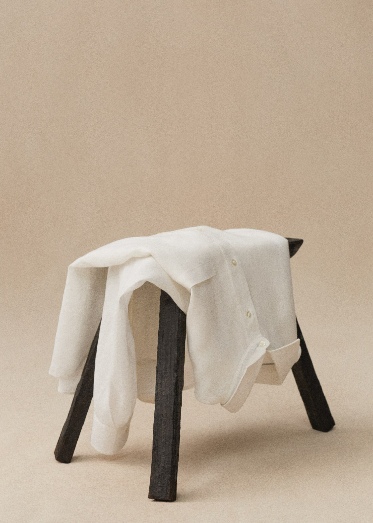 Classic fit 100% linen shirt - Man | MANGO USA | MANGO (US)