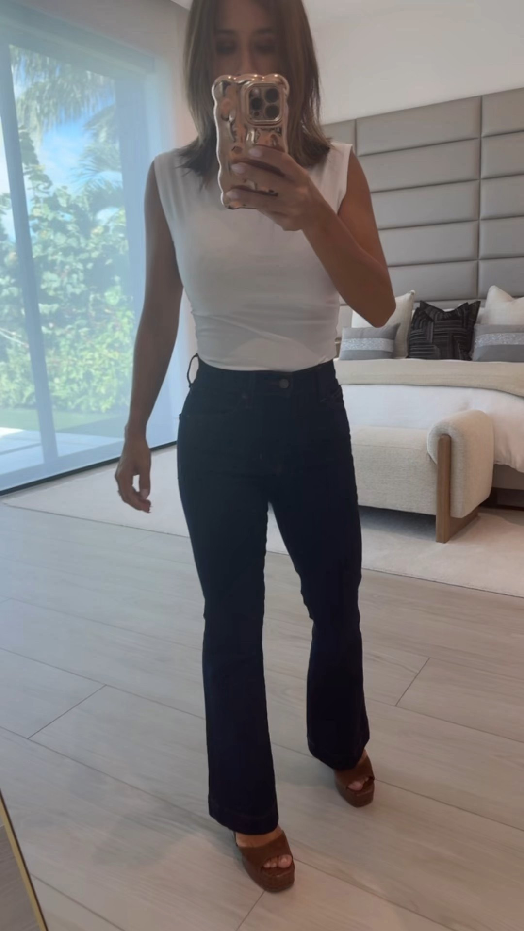 Favorite Jeans, size for references is 25 and it’s the ankle version of it. Color is Indigo
I’m 5’ 1” 


#LTKPetite #LTKSeasonal