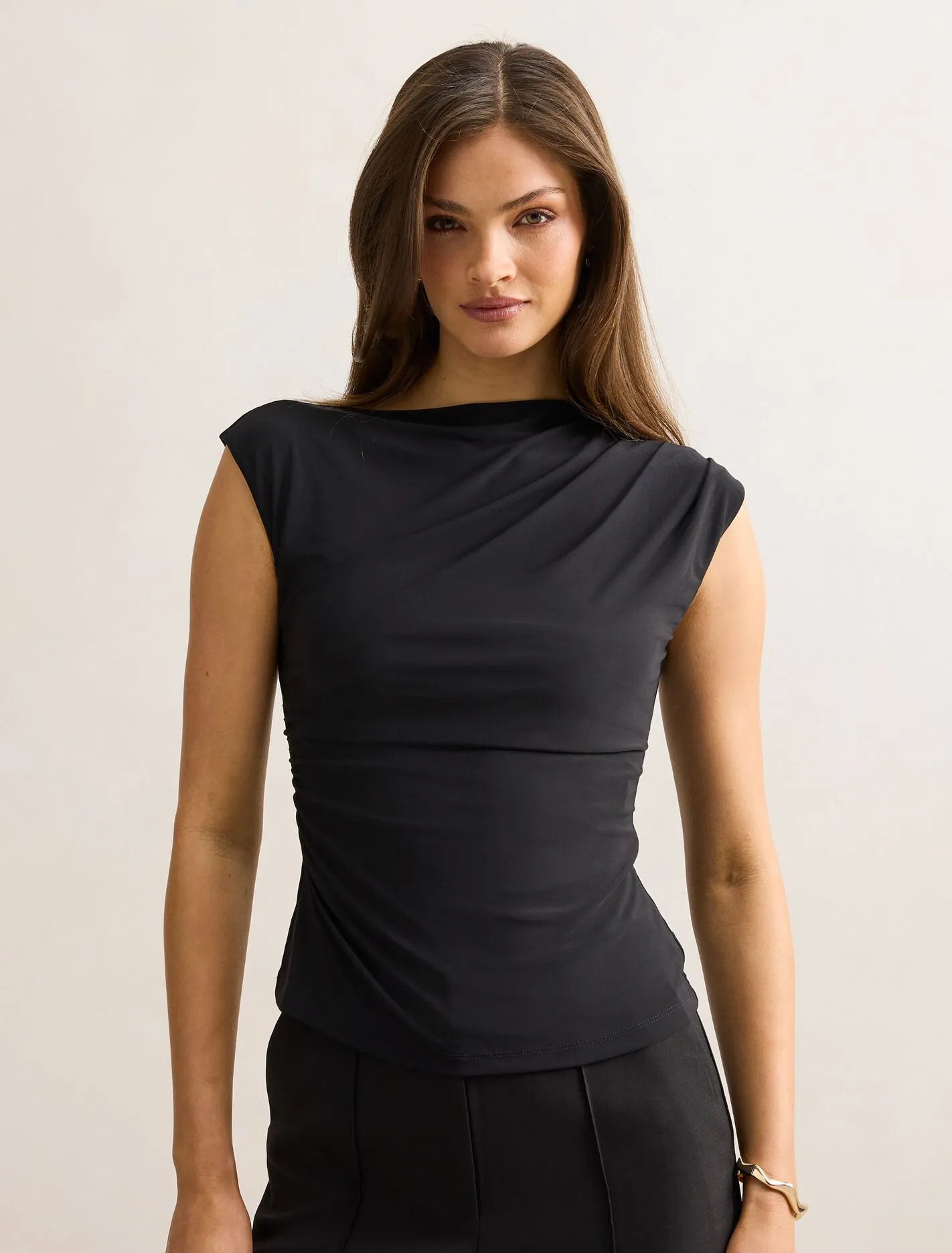 Logan Asymmetric Shoulder Top | Forever New (AU)