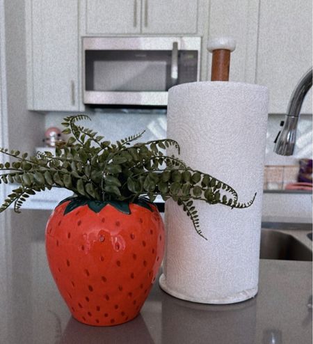 I’m in love with strawberry decor and this vase is EVERYTHING #strawberry #kitchendecor

#LTKhome #LTKxPrimeDay #LTKFind