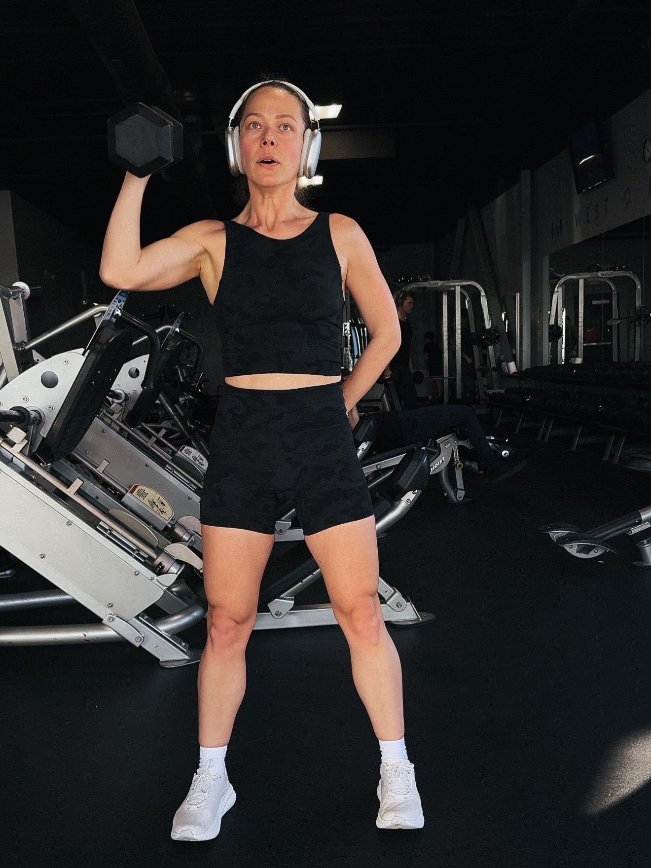 strength work is part of my running, not a separate thing.

i train smart, not just hard.
building strength with runna ,
wearing my favorite set from colorfulkoala 

strong legs, strong base, long runs ahead.

#runnersofinstagram #strengthtraining #runstrong #fitlifestyle #womensfitness