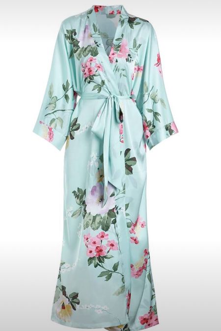 Lovely silky soft floral kimono robe, ONE size fits all.

#LTKFindsUnder50