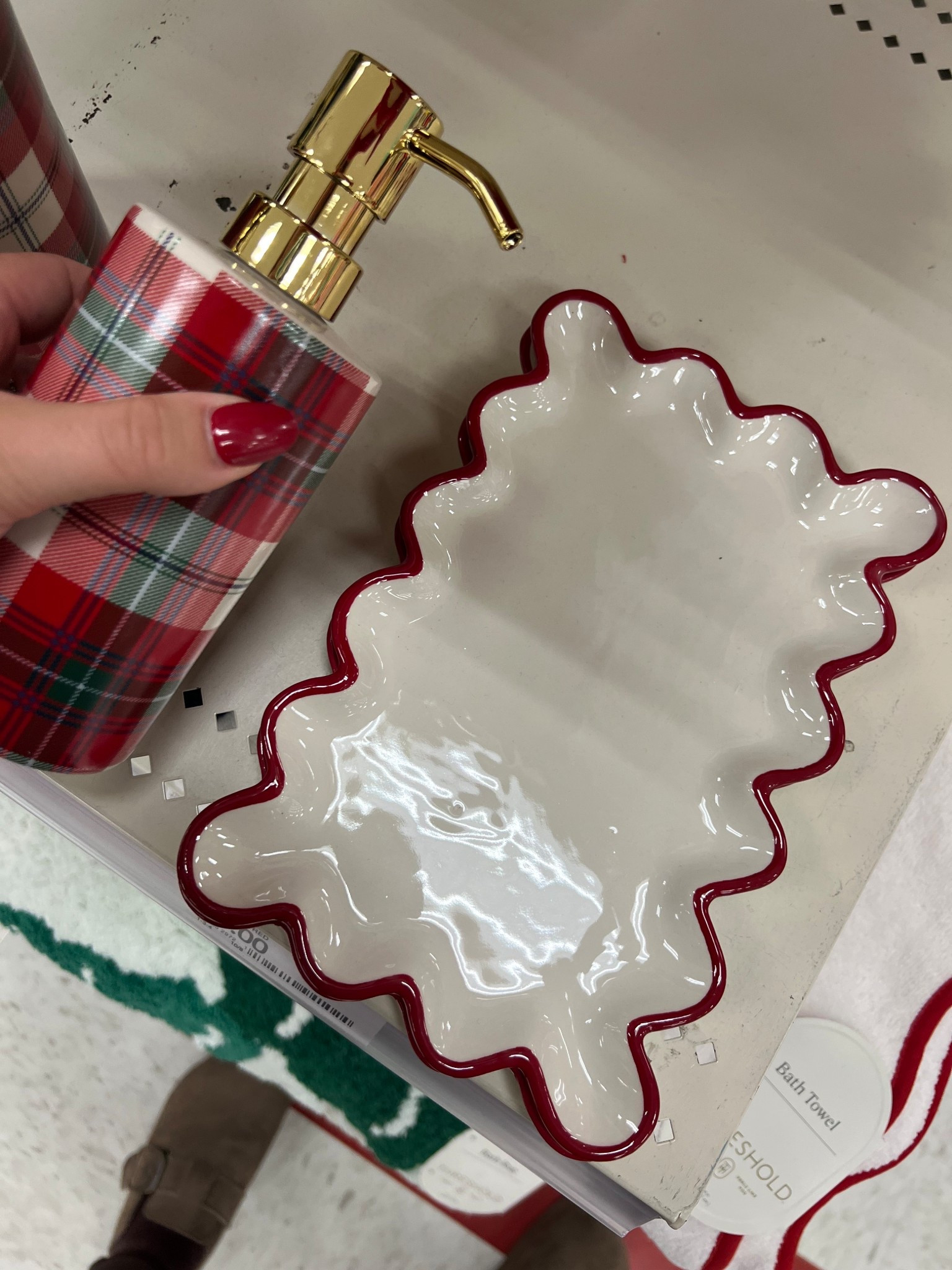 Christmas Bathroom Decor 

#LTKHoliday #LTKSeasonal #LTKHome