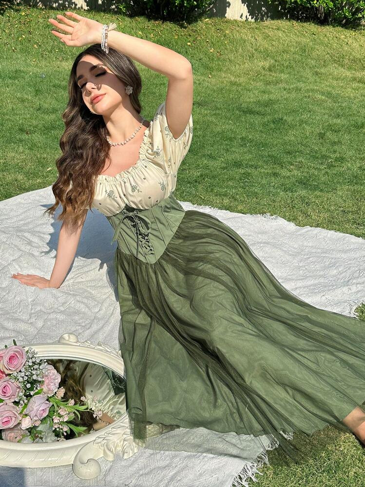 Modelyn Vestido elegante con dobladillo acampanado de malla, adorno de encaje y detalles cruzados para mujer | SHEIN | SHEIN