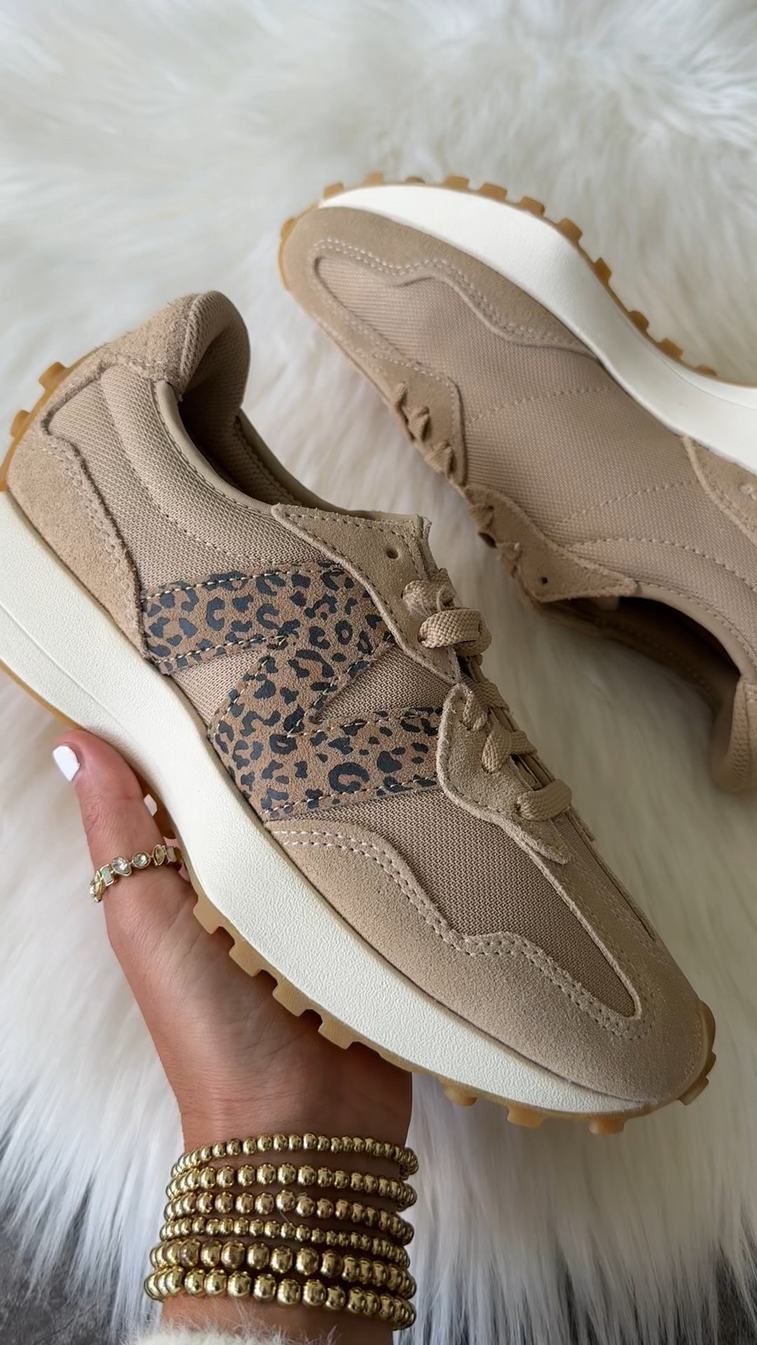 Rare new balance 327 sneaker sale. Runs true to size 25% off