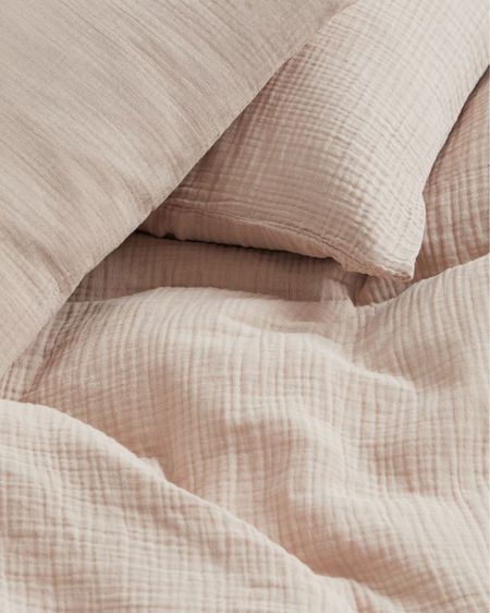 Blush colored bedding 
#hm #affordable #bedding #pink

#LTKhome #LTKunder100 #LTKkids