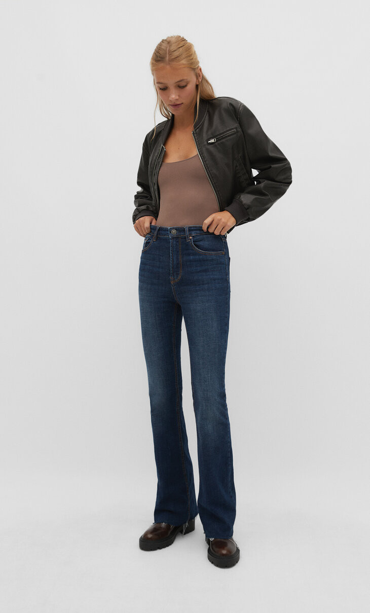 Slit fit flared jeans - Women's fashion | Stradivarius United Kingdom | Stradivarius (UK)