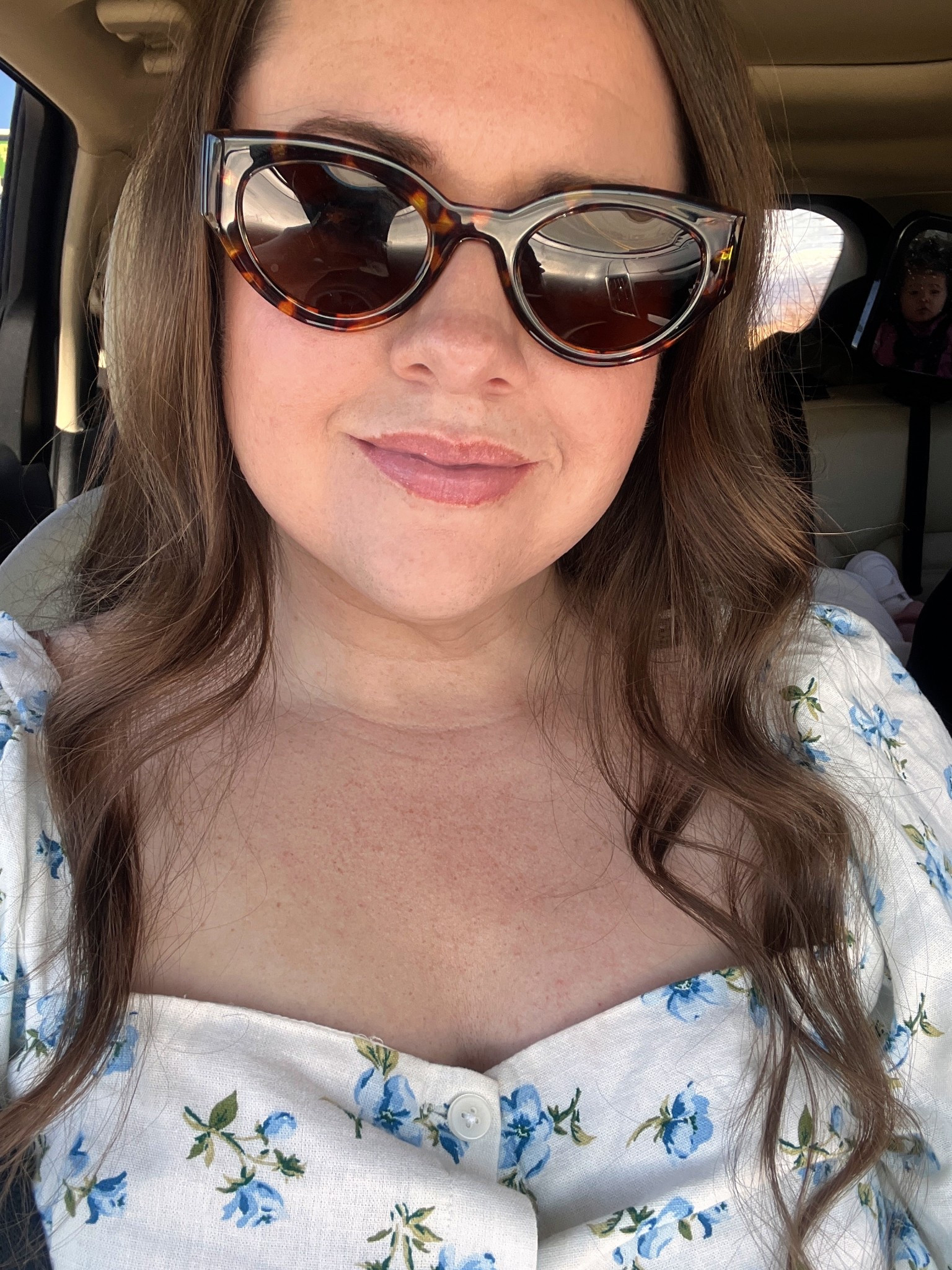 Had to do a spring lewk today in my favorite sunnies. They have brown lenses and they make the world look so beautiful - the plants look so much greener than real life. And I’m loving this blue floral short-sleeve top - on sale for a steal.

#springfashion #sunglasses 


#LTKFindsUnder50 #LTKMidsize #LTKStyleTip