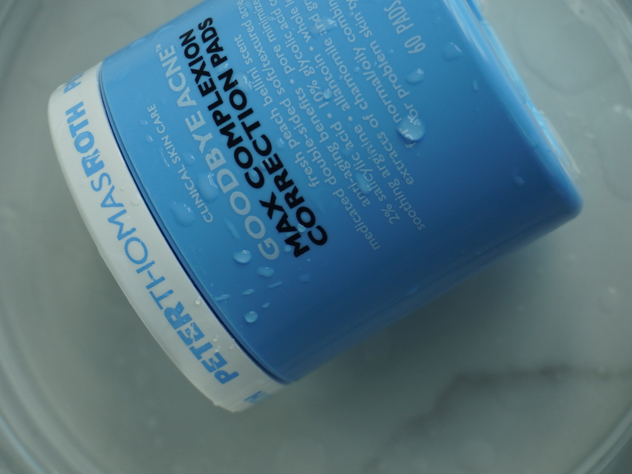 Peter Thomas Roth 🫧

What it is: Powerful pads saturated with 2% Salicylic Acid and a 10% Glycolic Acid Complex clear up acne and help reduce the look of pores and texture.



Skin Type: Normal, Combination, and Oily



Skincare Concerns: Pores, Uneven Texture, and Blemishes

#LTKBeauty #LTKFindsUnder50