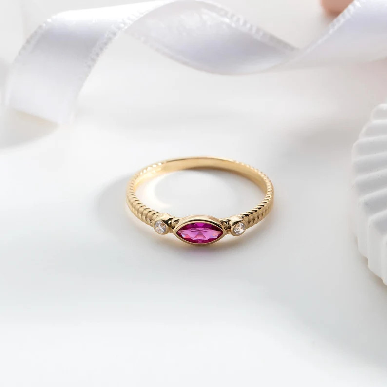 Marquise Rubin Ring aus 14K Gold • Massiver Gold Rubin Verlobungsring • Geflochtener Band Art... | Etsy (US)