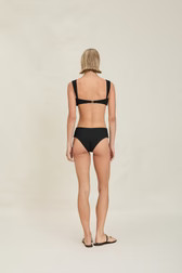Amari Bottom | Devon Windsor