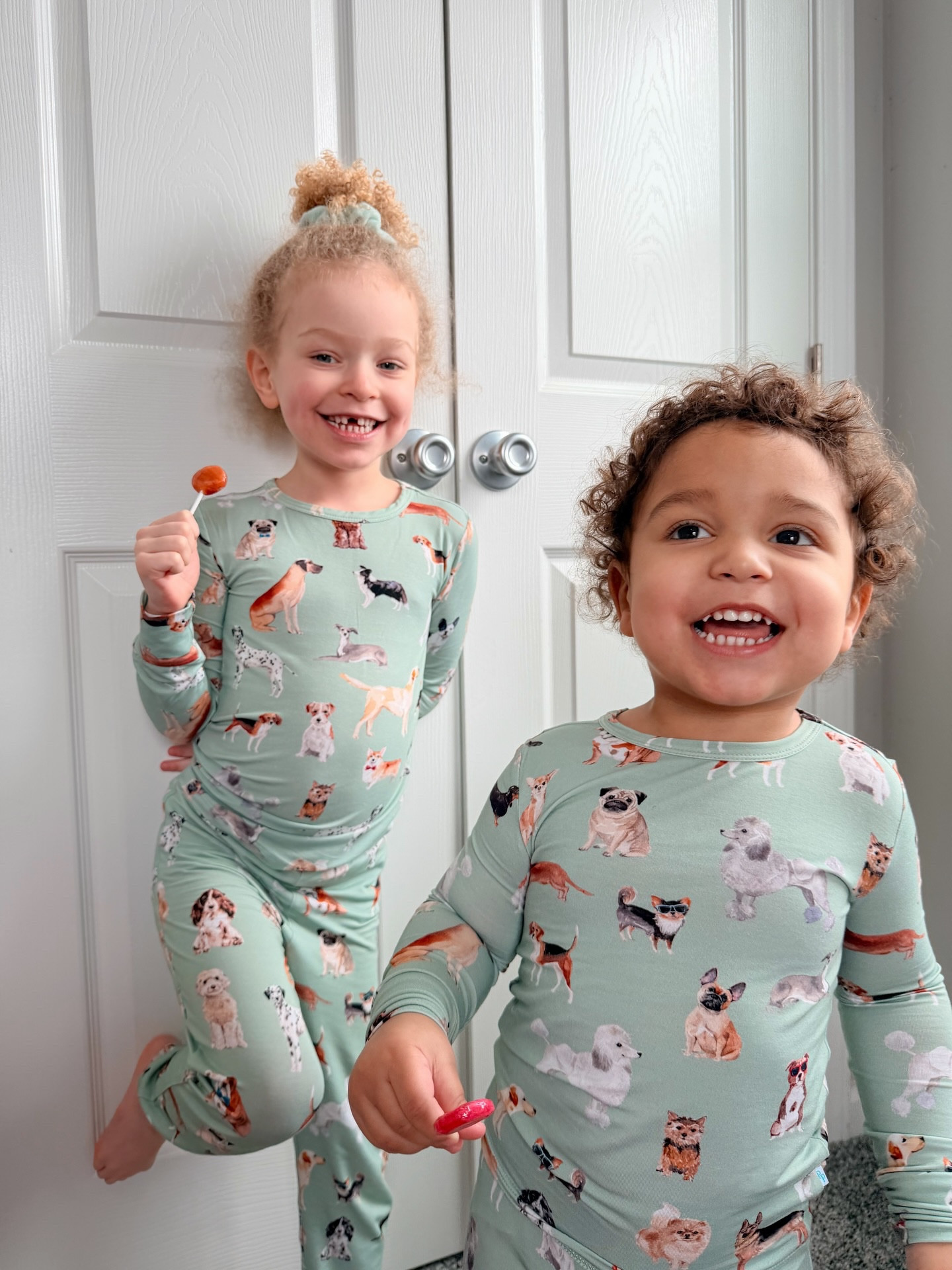 Matching pups + matching pjs = my whole heart. These @poshpeanut jams are buttery soft, stretchy, and perfect for my animal-obsessed crew. The Posh Puppies  print? 10/10. Cozy, comfy, and made for sweet sibling moments like this. 🫶

#PoshPeanut #Poshpeanutambassador #motherhood