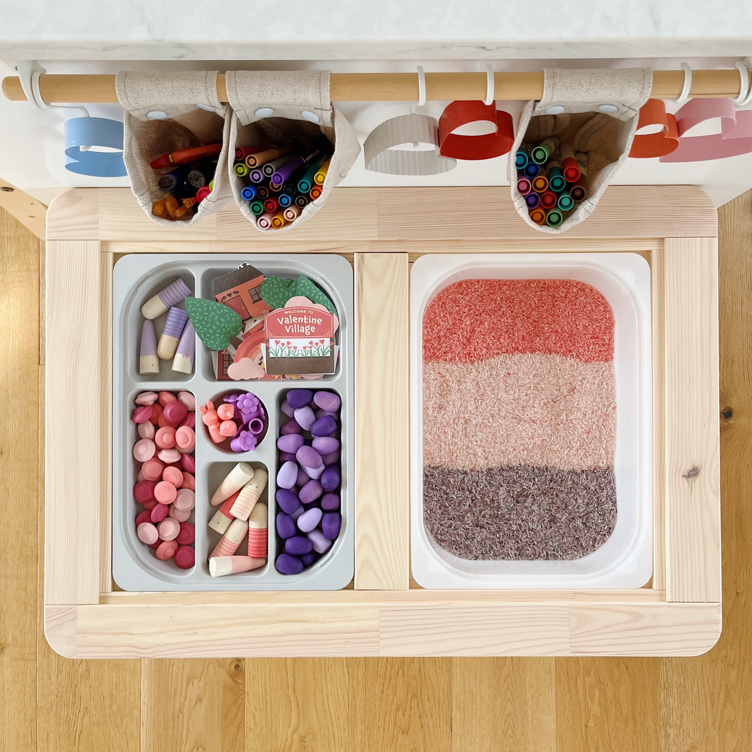 Valentine sensory bin. 🤍