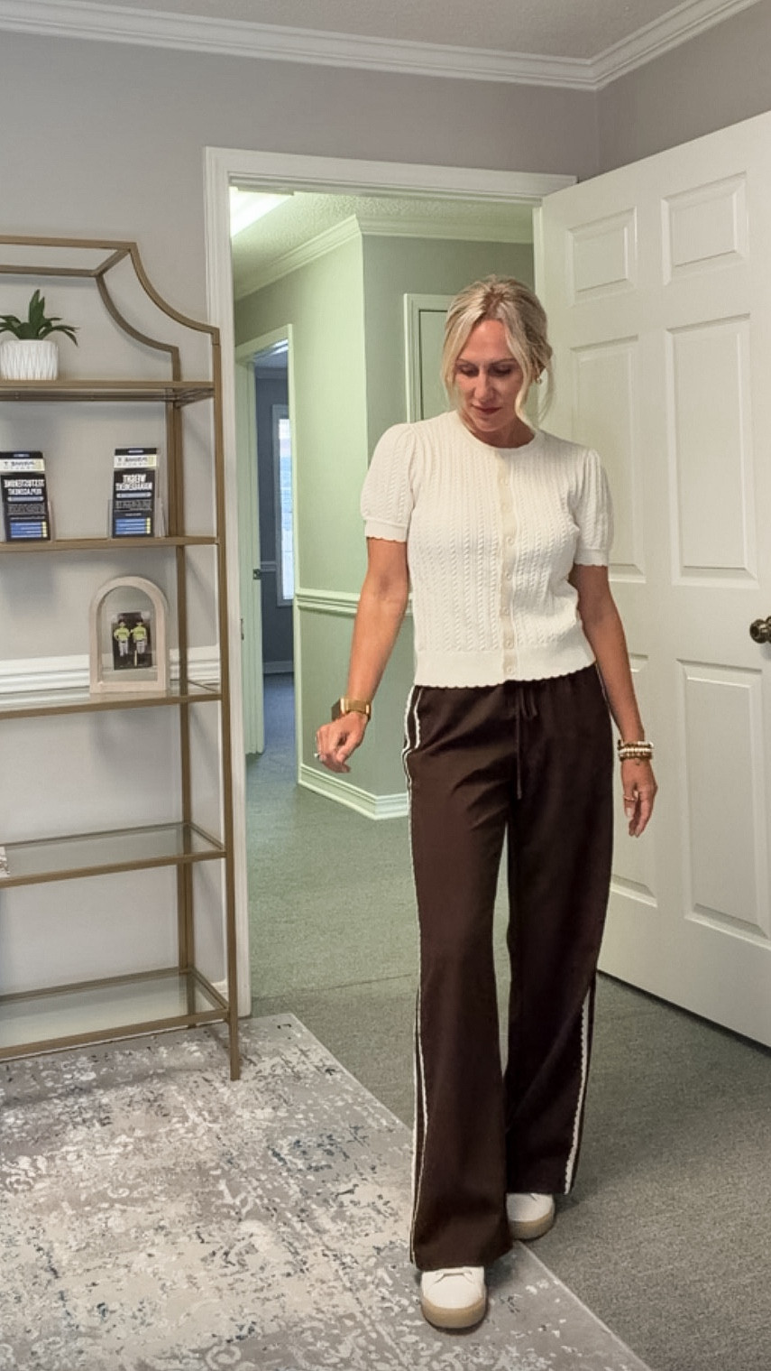 It’s giving sporty, but cute 💁🏼‍♀️

#NaturalIngenue #HOCSpring #TrackPants #BrownTrouser 

#LTKootd #LTKOver40 #LTKPetite