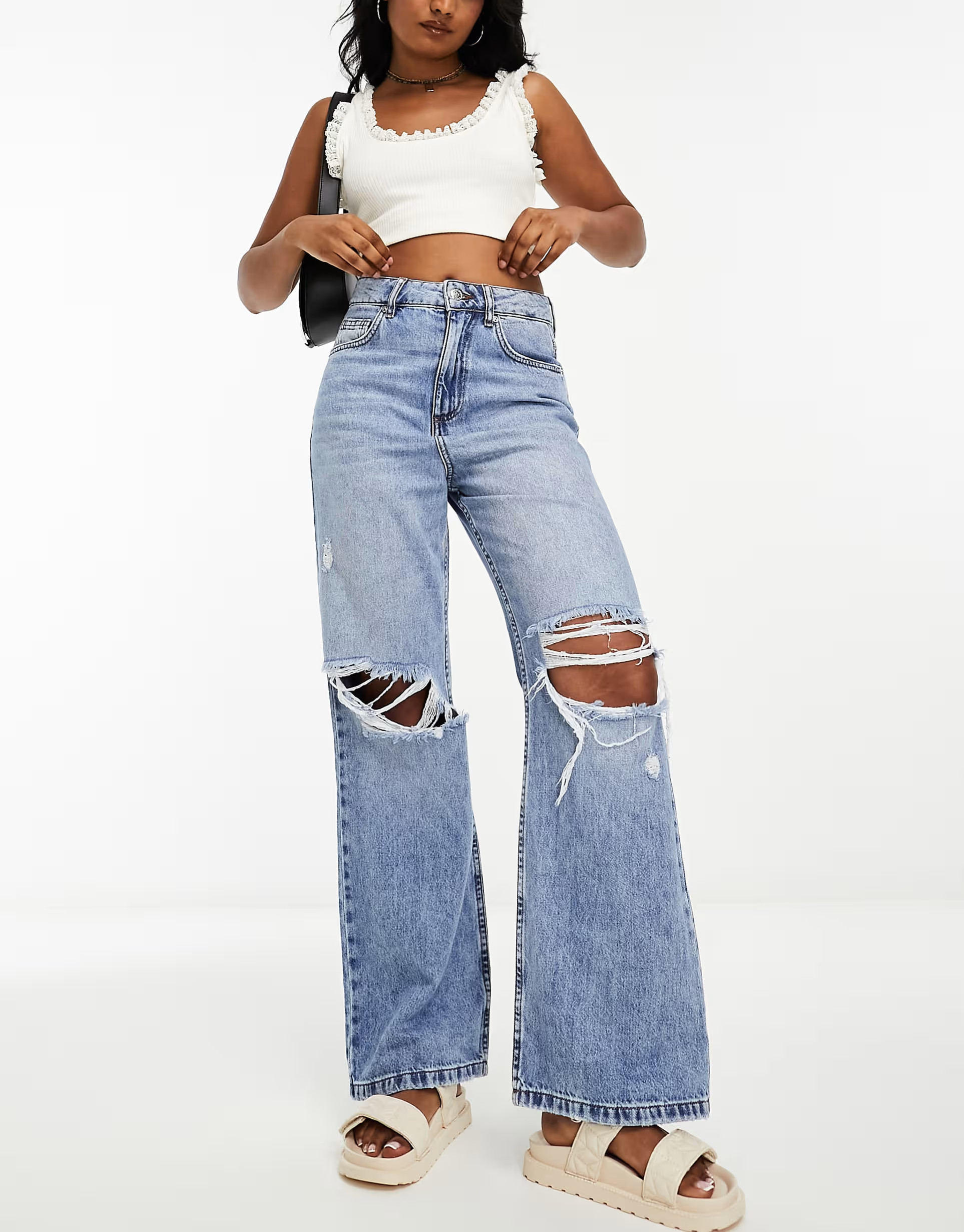 Miss Selfridge - Ruimvallende jeans met gescheurde knieën in mid-wash blauw | ASOS (Global)