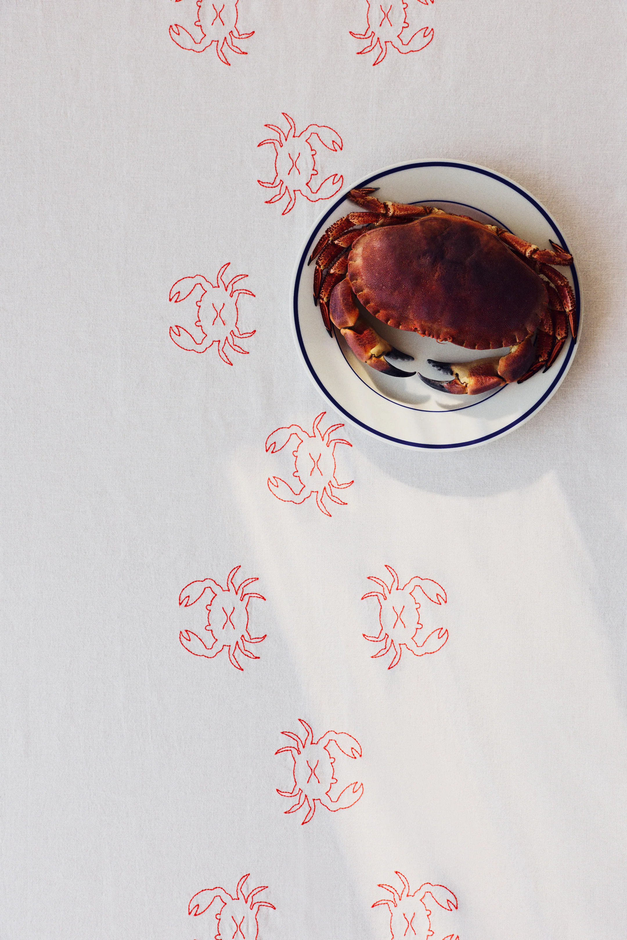 Embroidery-motif linen-blend tablecloth | H&M (UK, MY, IN, SG, PH, TW, HK)