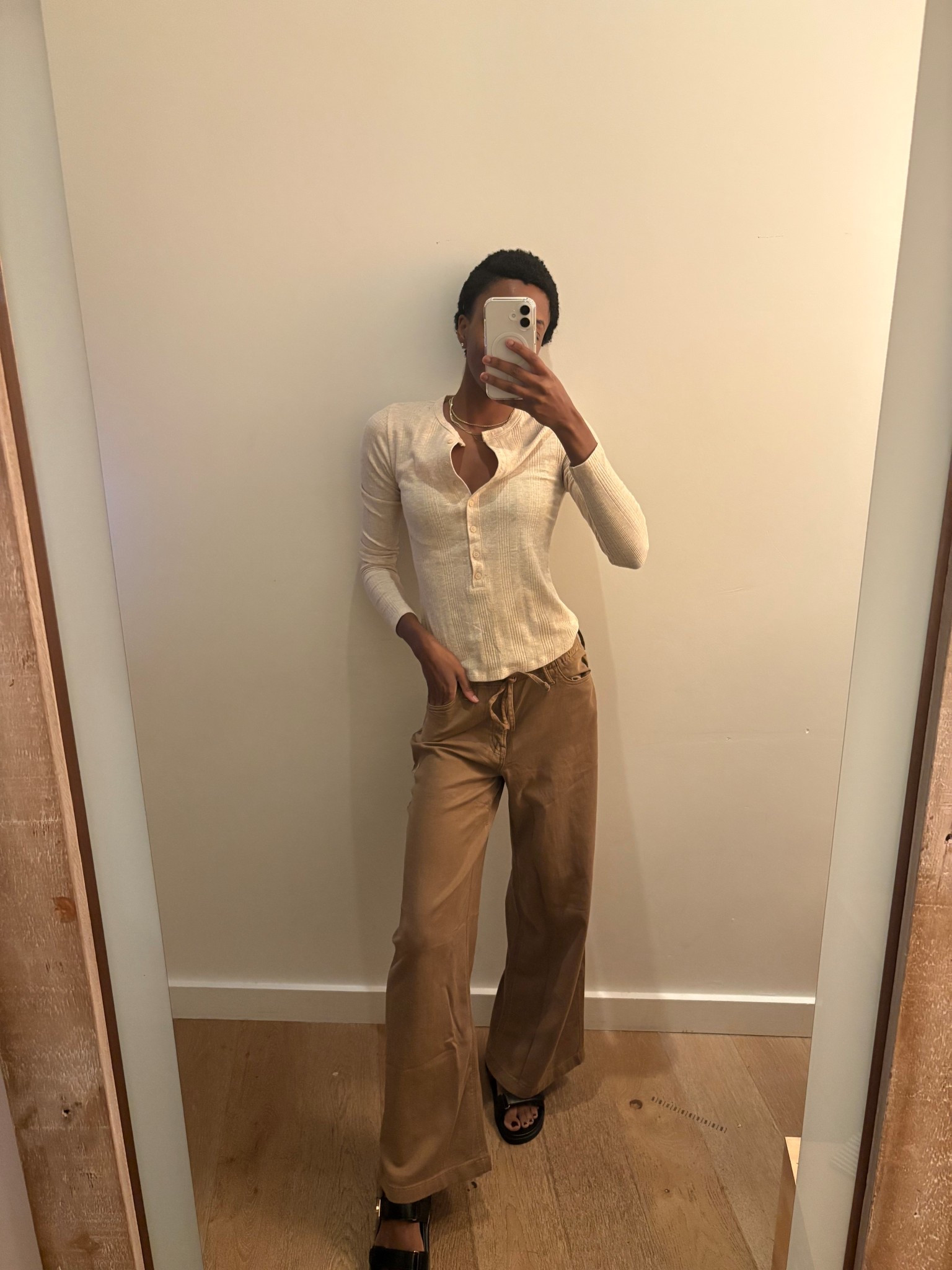 Effortless style — wide leg style, detailed long sleeve for an easy Fall look. #fallfashion

Fall fashion 
Fall outfits
Everyday style
American Eagle
Wide leg pants
Low rise pants
Neutral fall colors 

#LTKSaleAlert #LTKStyleTip #LTKFindsUnder50