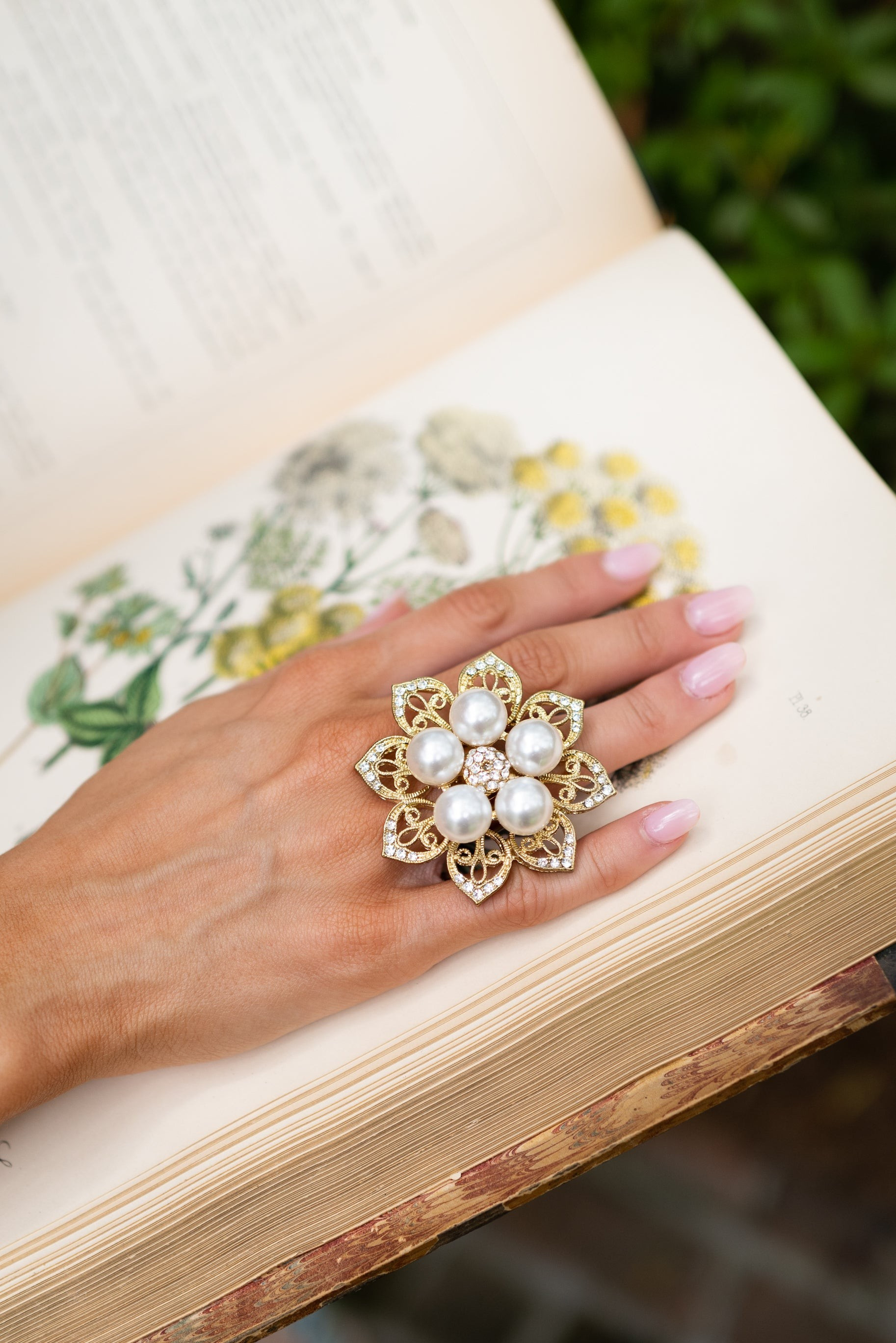 Blossoming Perfection Gold Pearl Ring | Red Dress 
