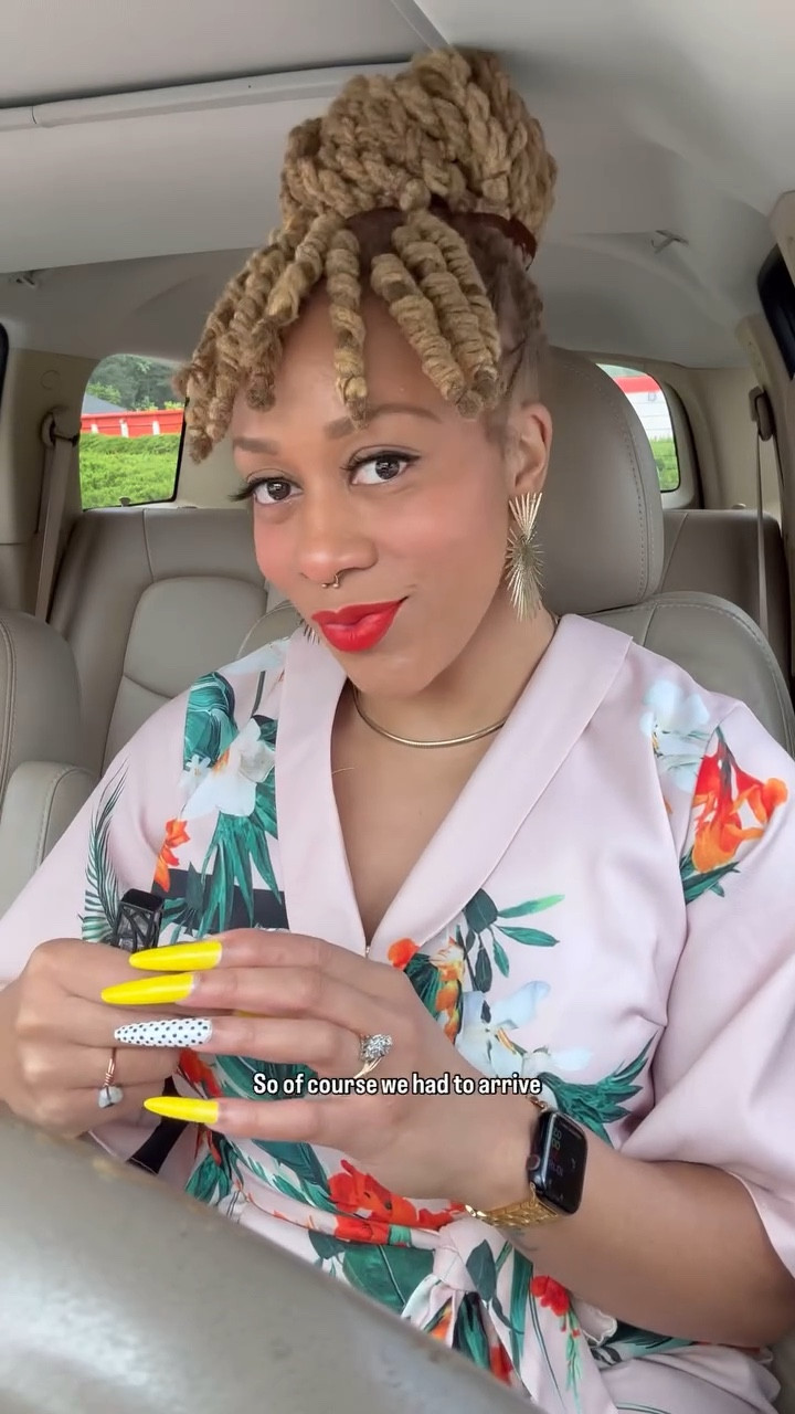 Pulled up camera-ready to catch my client @champainewishescandles doing what she does best—serving, shining, and showing out!

If you’ve got the event, I’ve got the content. Contact me & let’s make magic!