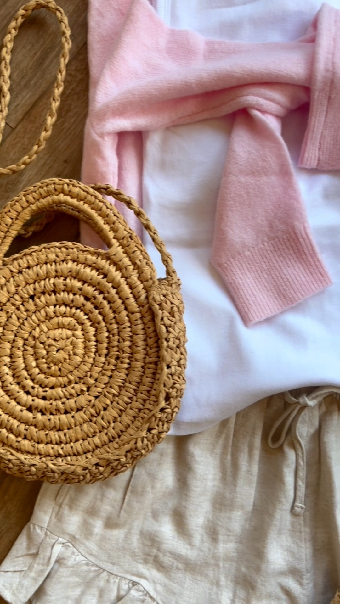 casual yet chic spring and summer outfit idea! love these ruffled linen shorts from @abercrombie 

#LTKSpringSale #LTKootd #LTKSeasonal