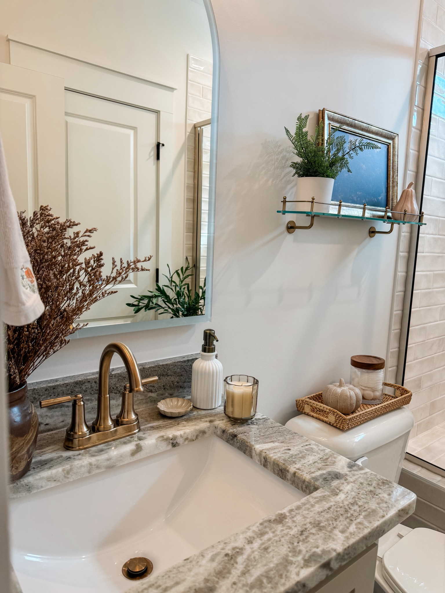 Subtle fall bathroom decor 

Fall bathroom, pumpkins, fall decor, fall styling, bathroom decor, cozy bathroom, fall decorating, subtle fall decor, ceramic pumpkins, McGee and co, dark vase, dried florals, bathroom design 

#LTKHome #LTKFallSale #LTKSeasonal