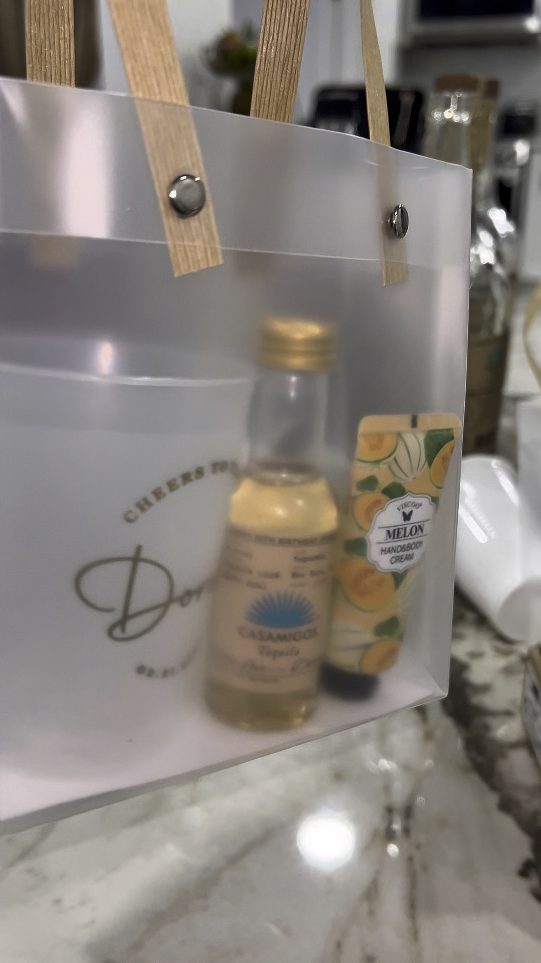 DIY Gift bags 
- 60ct 50mL bottles 
- 4ct 1 Liter Casamigos Repasado 
- 2ct  party size mint bags 
- custom etsy Lables 
- custom Etsy Cups 
- mini Lotions 
- Gift Bag : size - 13.5*7*15cm 