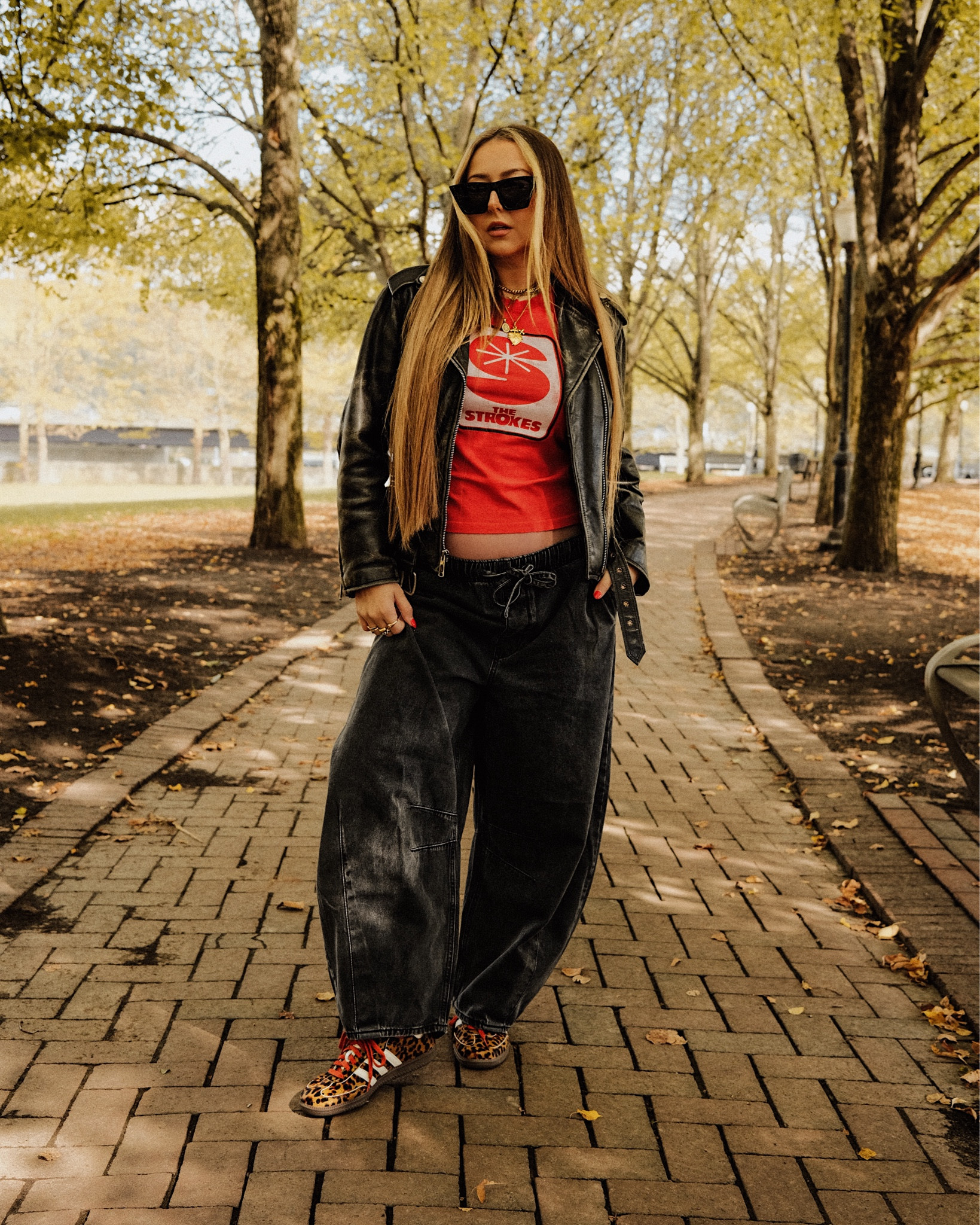 Wearing a L in the pants and a M in the tee! Something so cute to me about being pregnant and wearing a baby tee and baggy jeans 🥹❤️



#LTKBump #LTKShoeCrush #LTKSeasonal