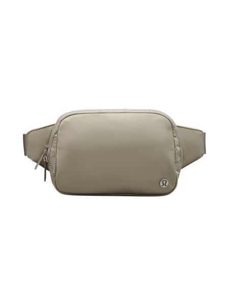 Popular GiftEverywhere Belt Bag Large 2L | Lululemon (US)