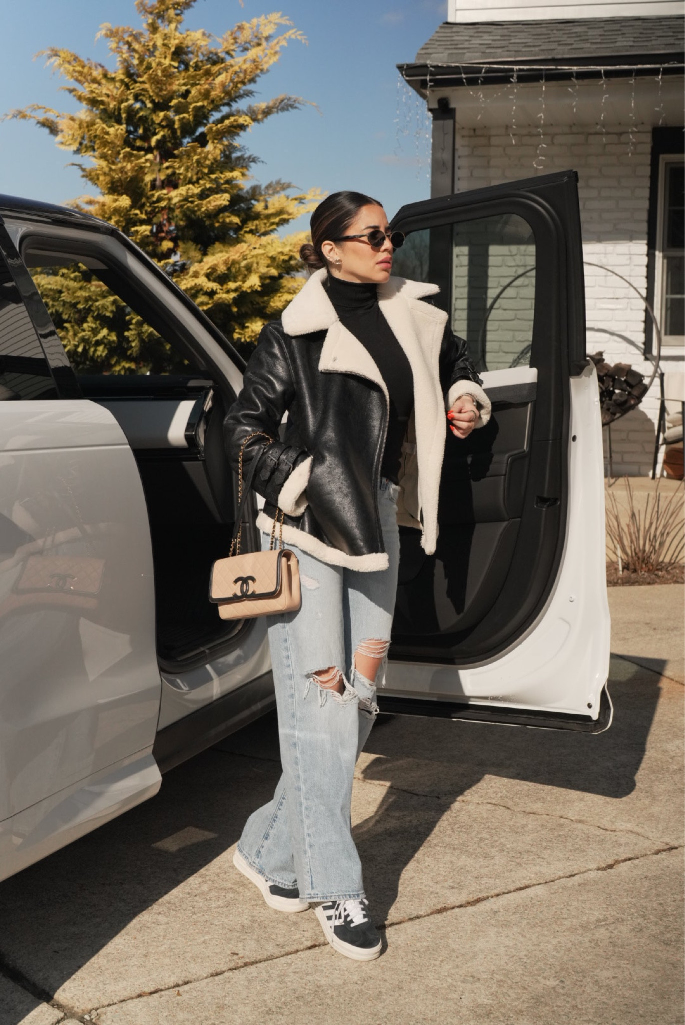 This ootd🫱🏻‍🫲🏼
Levis ribcage flare size 26
Platform gazelle run 1/2 size bigger
L’ academie leather jackett

#LTKNYFW #LTKStyleTip