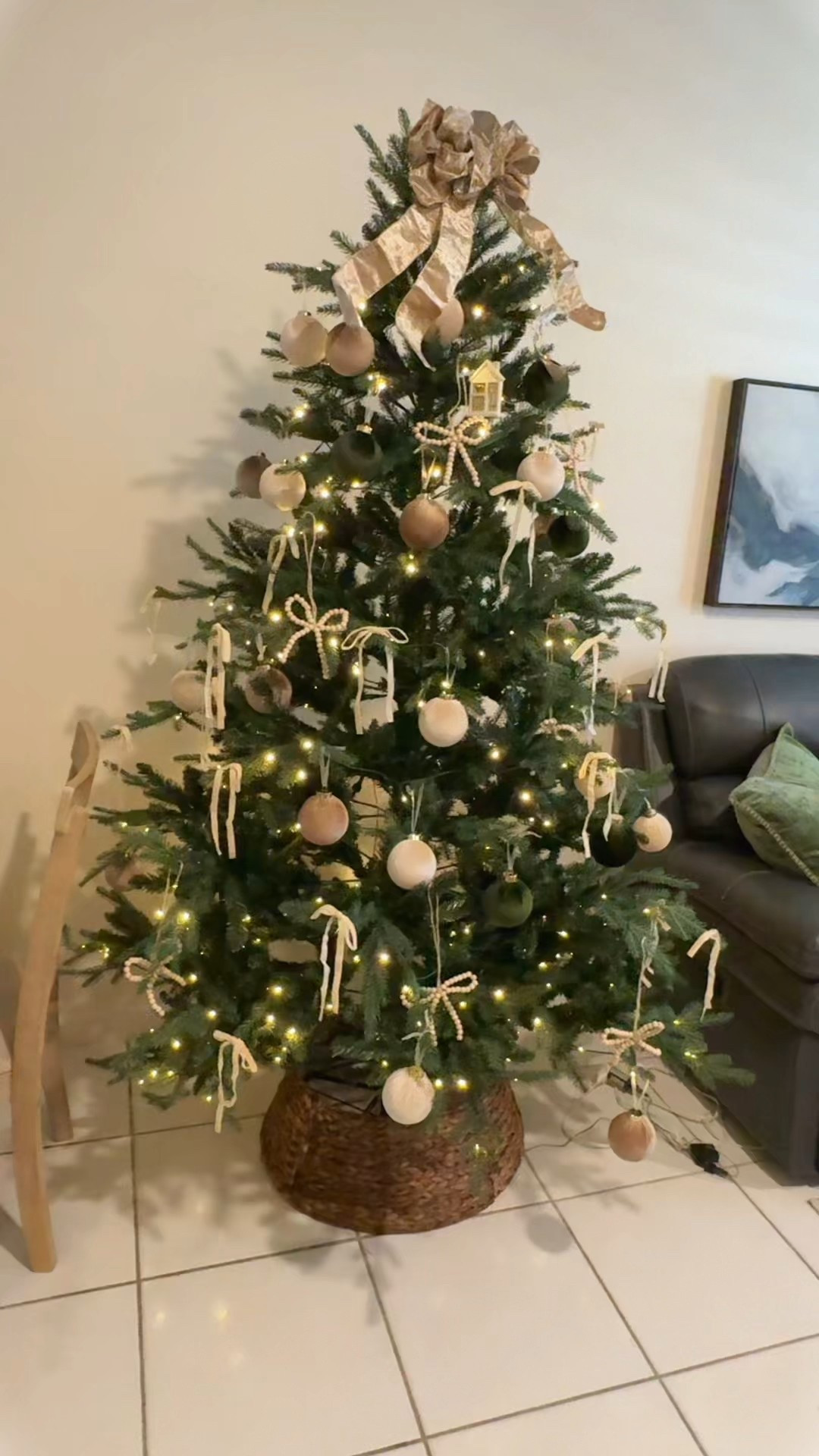 Christmas tree 

#LTKHoliday #LTKHome #LTKFindsUnder50