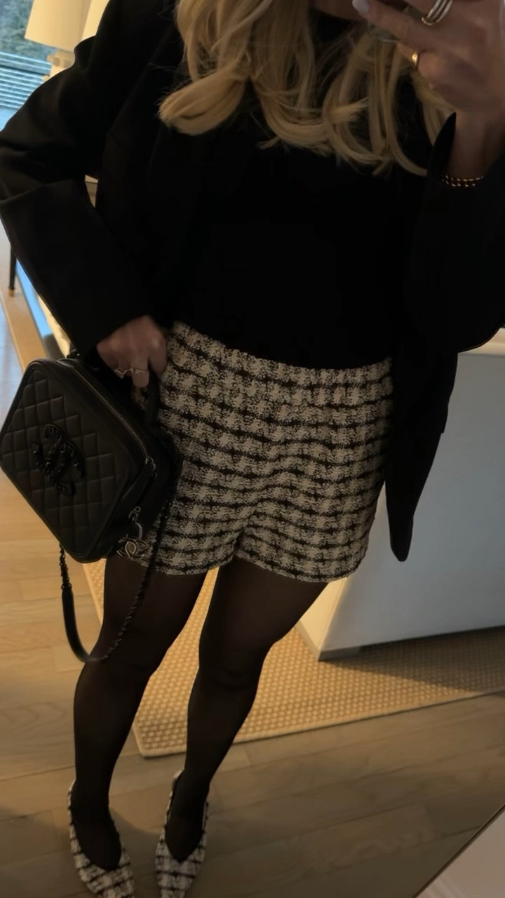 Wearing xs in shorts 
Heels true to size 