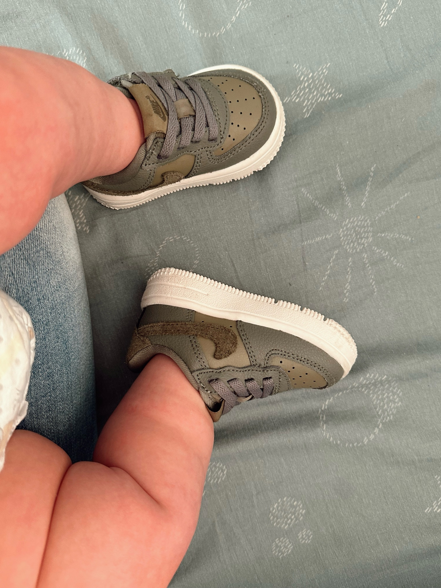 Baby Nike Air Force 1 Easy On Shoes! I couldn’t find this exact color but linked a bunch of cute options. I love how light weight they are & easy to get on & off 👏🏻


Baby shoes, baby sneakers, baby tennis shoes, baby Nikes, baby air force 1, baby fashion, baby style

#LTKKids #LTKBaby #LTKShoeCrush