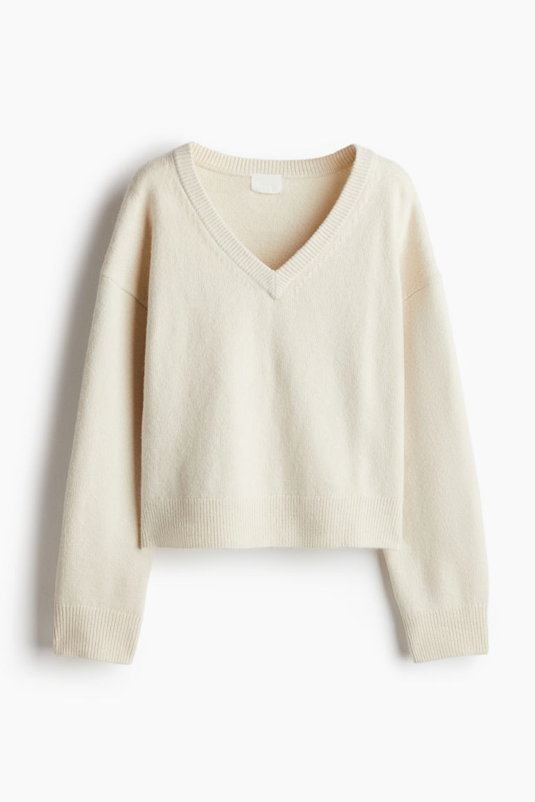 V-neck jumper - Light beige - Ladies | H&M GB | H&M (UK, MY, IN, SG, PH, TW, HK)