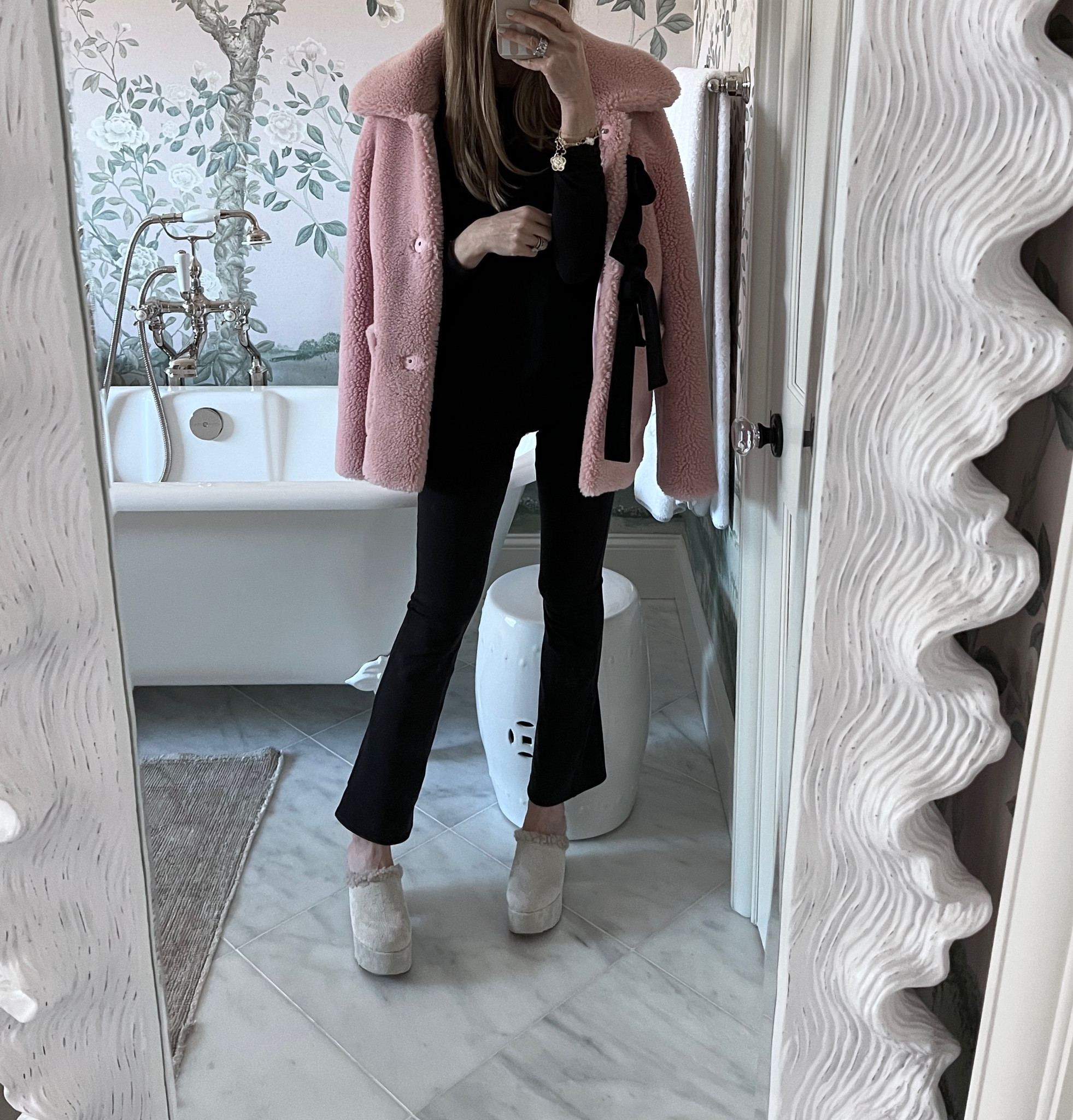 Cozy casual winter outfits! Obsessed with these under $100 Alo leggings from Shopbop. Super flattering and easily wearable

#LTKstyletip #LTKSeasonal #LTKunder100
