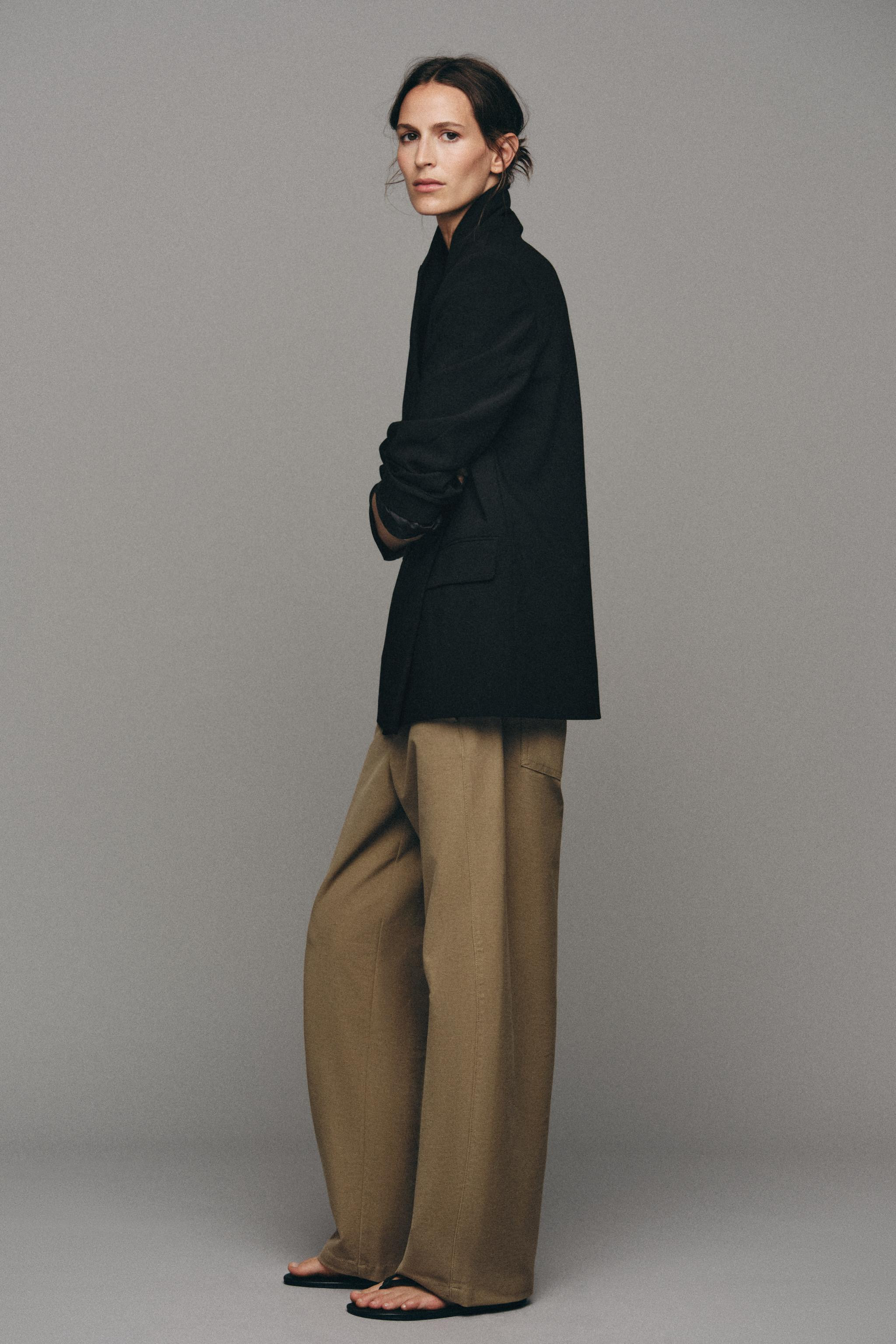 Mid-rise pants with front pockets and back patch pockets. Loose-fit leg that tapers at the ankle.... | Zara US