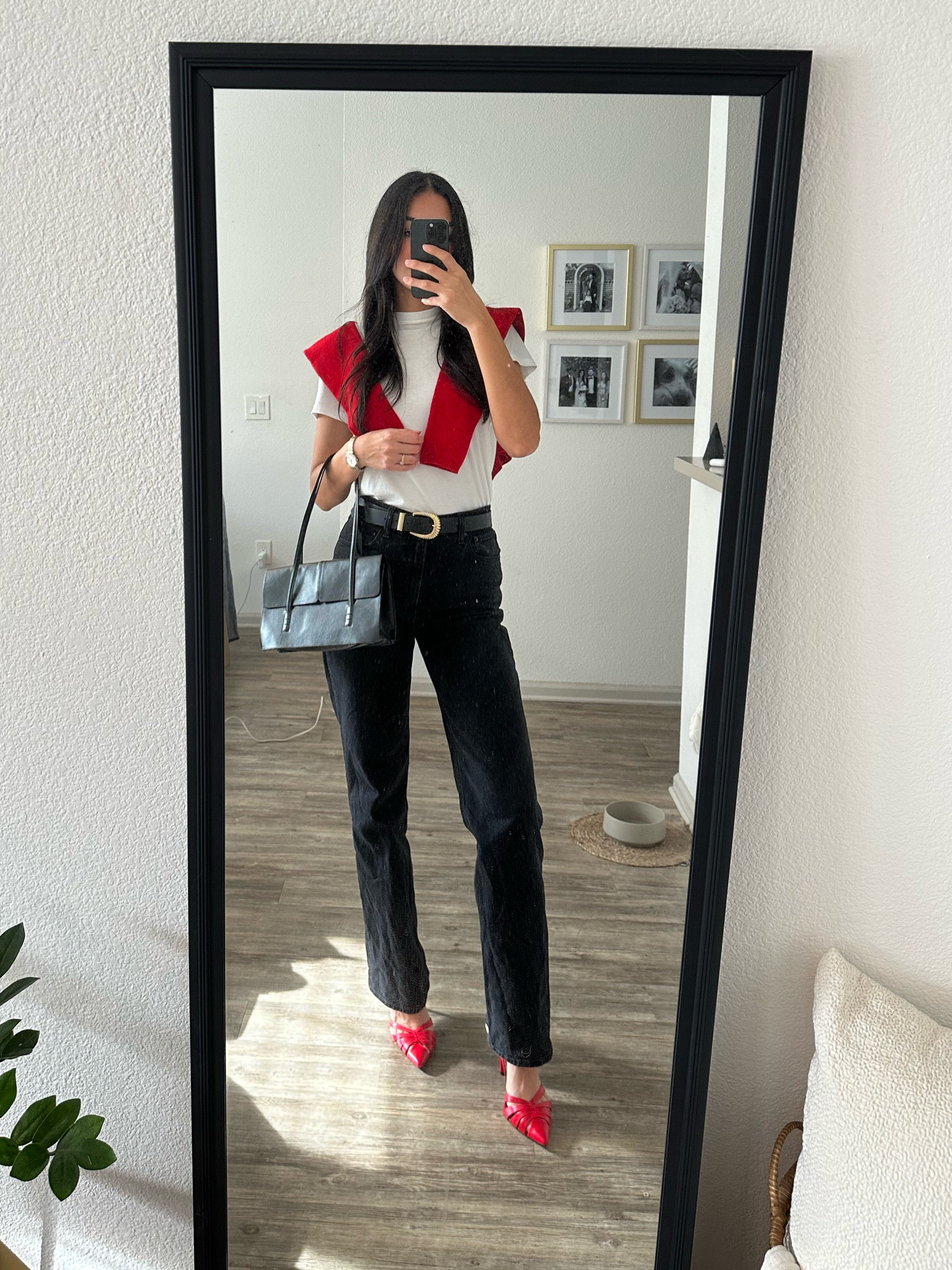 Fave jeans on saleeee

#LTKHoliday #LTKfindsunder100 #LTKsalealert